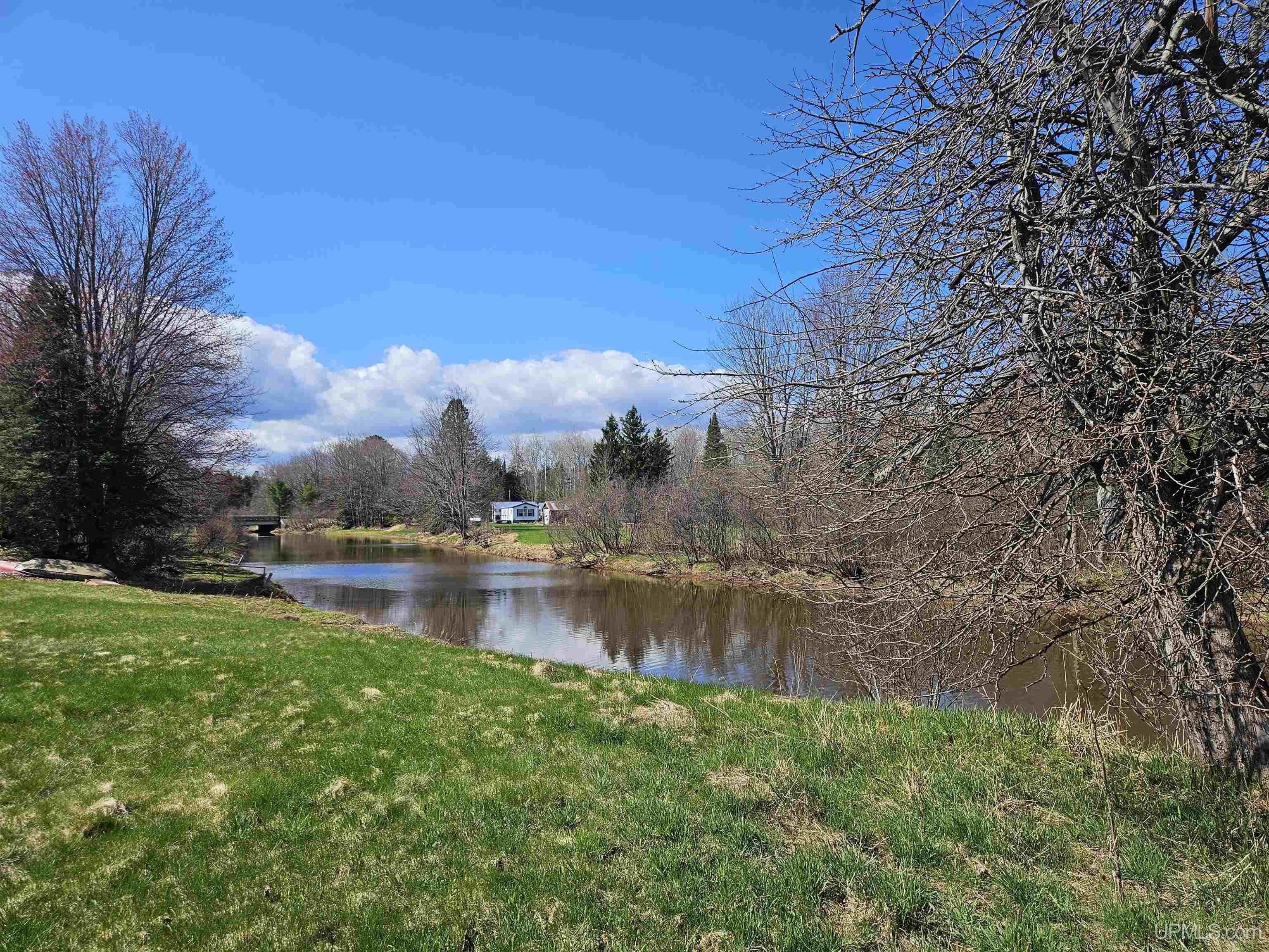 16672 Lakeshore Drive Property Photo 4