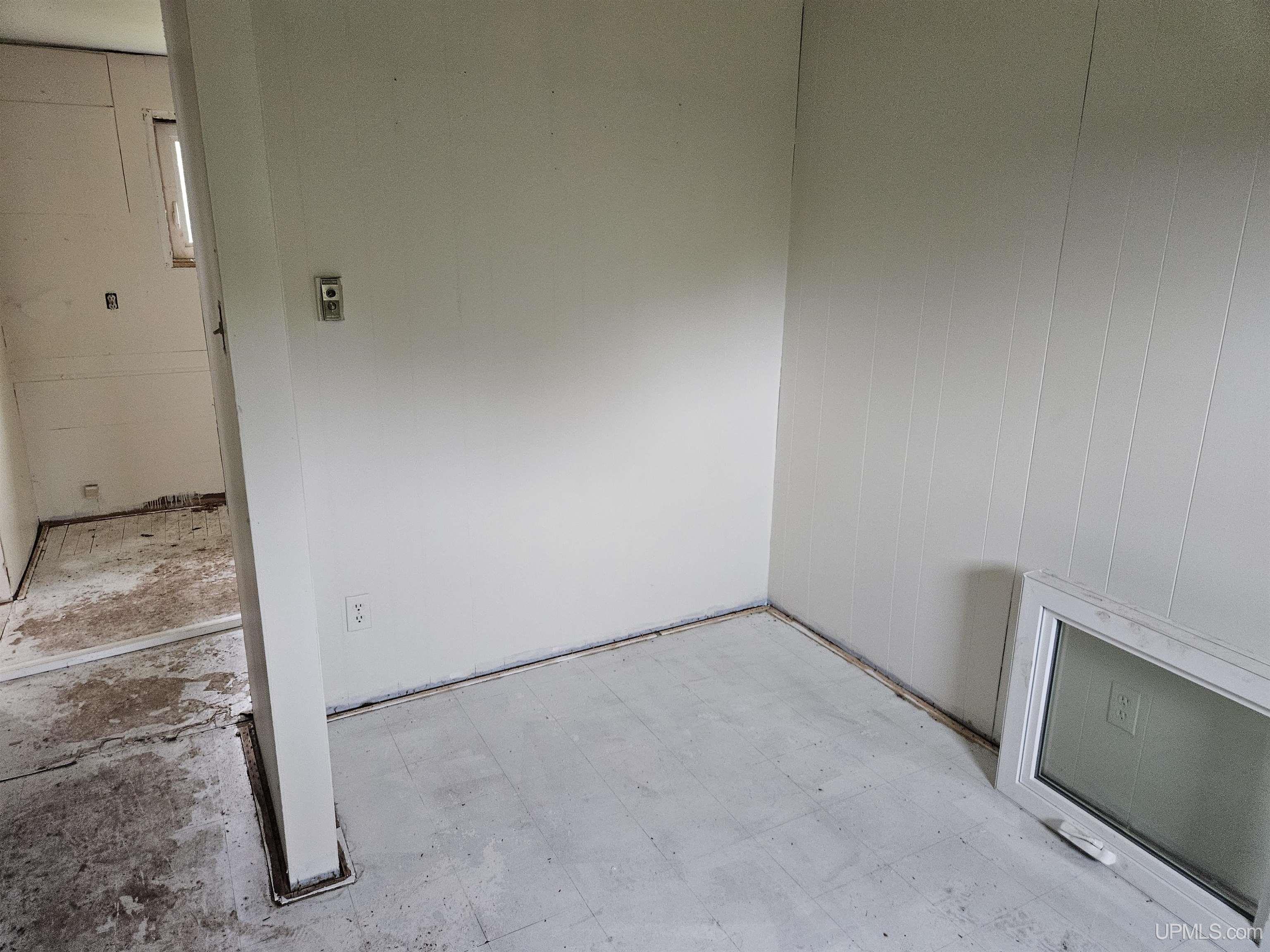 16672 Lakeshore Drive Property Photo 10