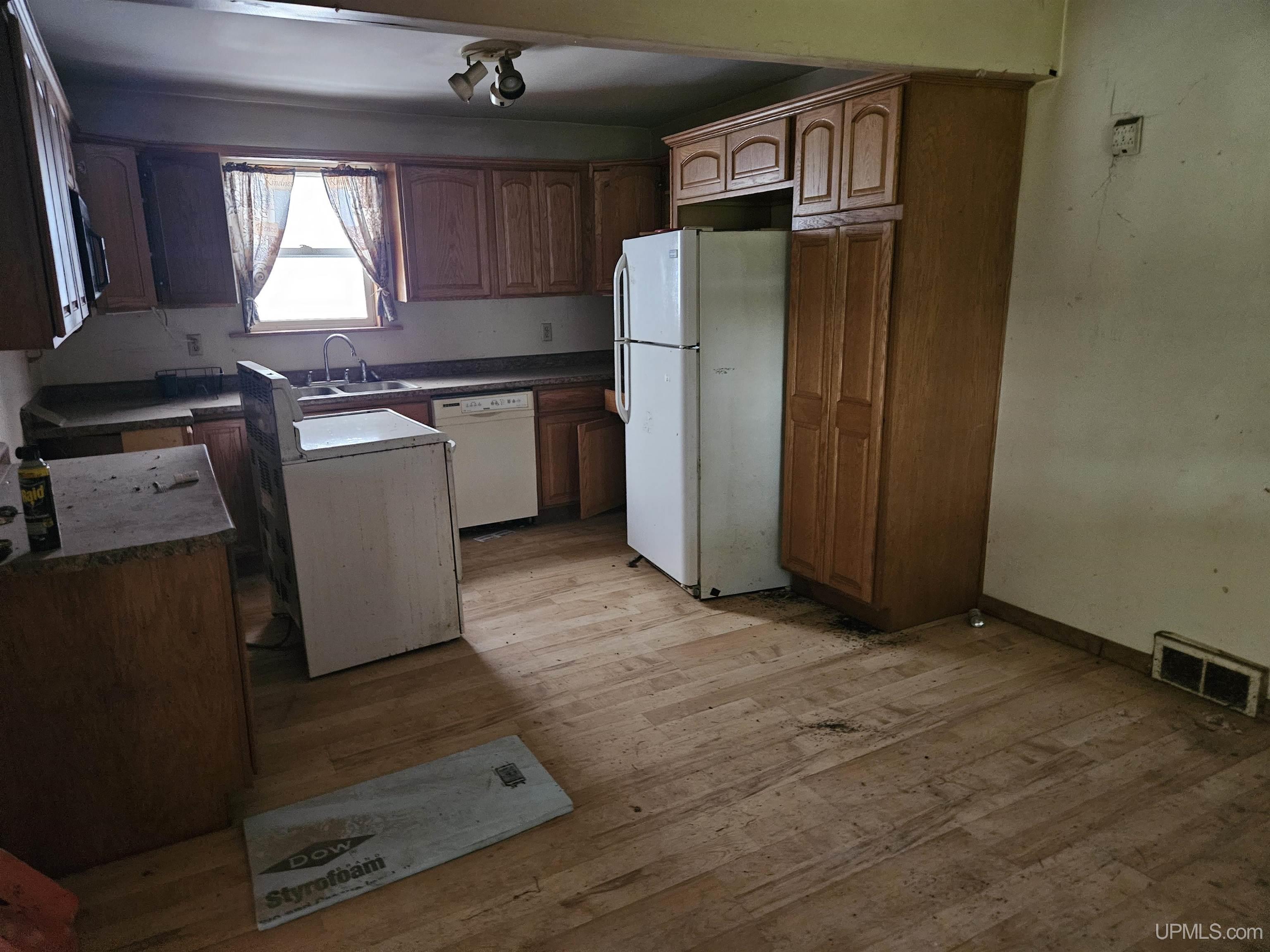 16672 Lakeshore Drive Property Photo 15