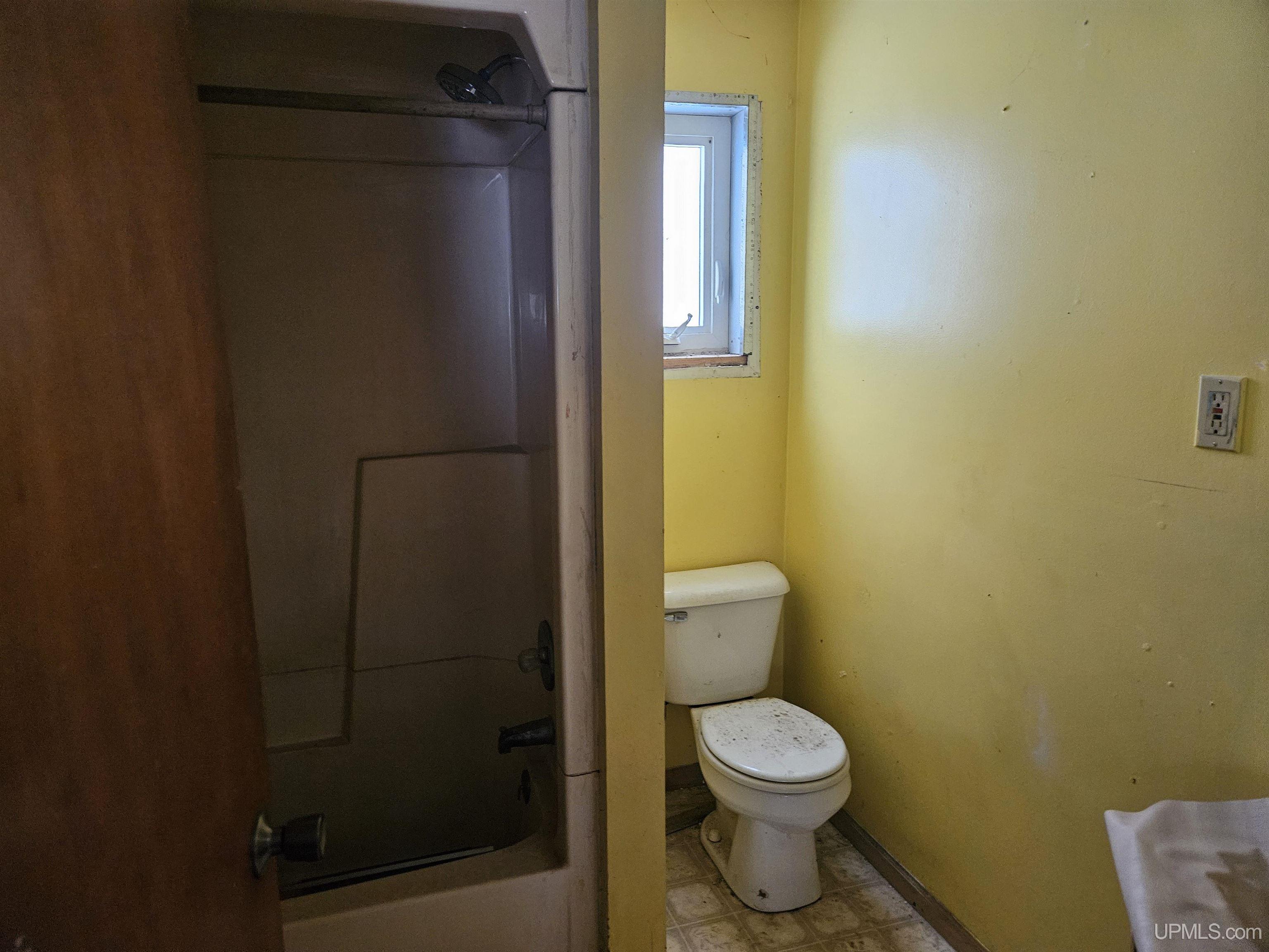 16672 Lakeshore Drive Property Photo 18