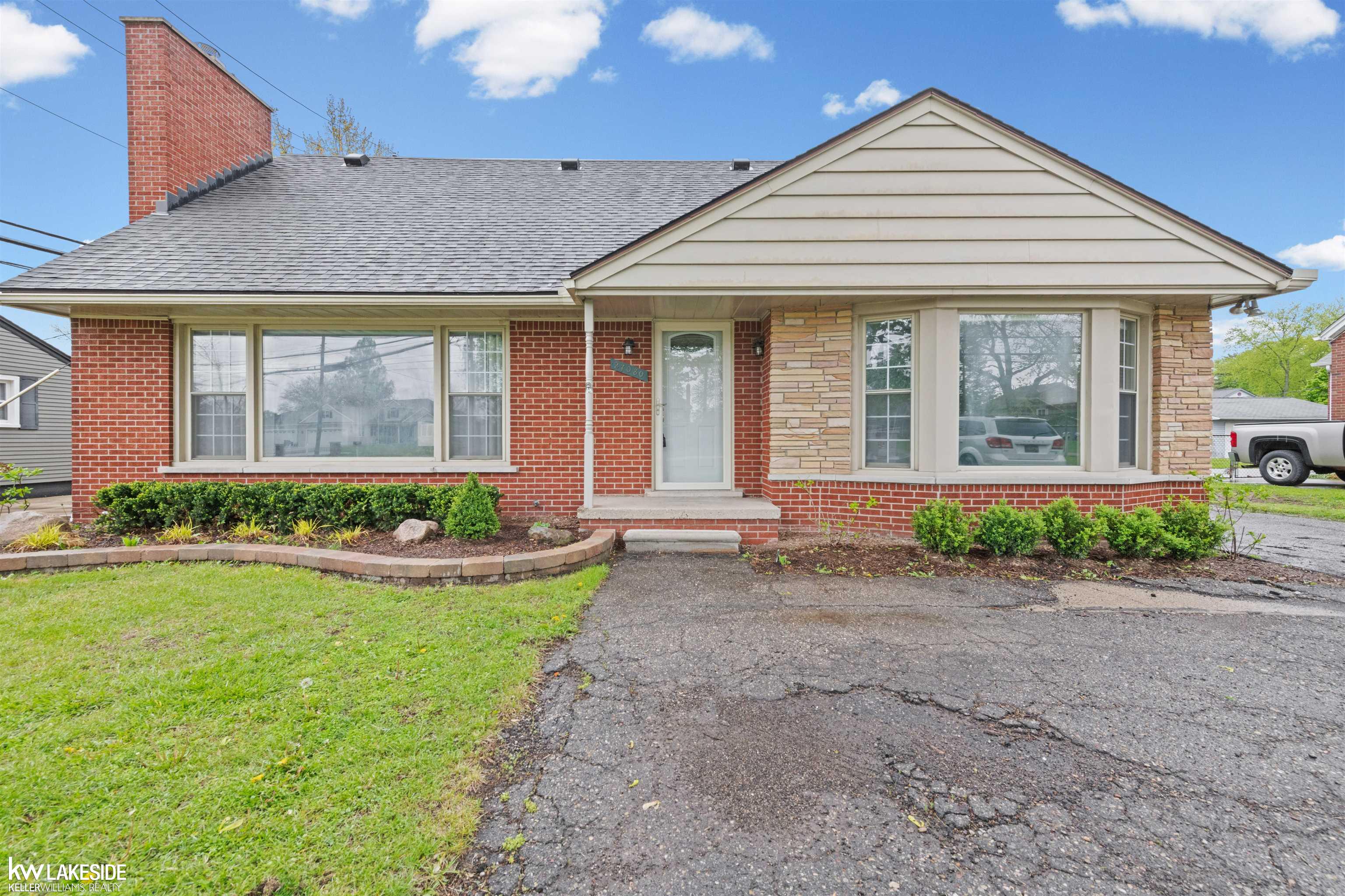 27080 S River Road Property Photo 1