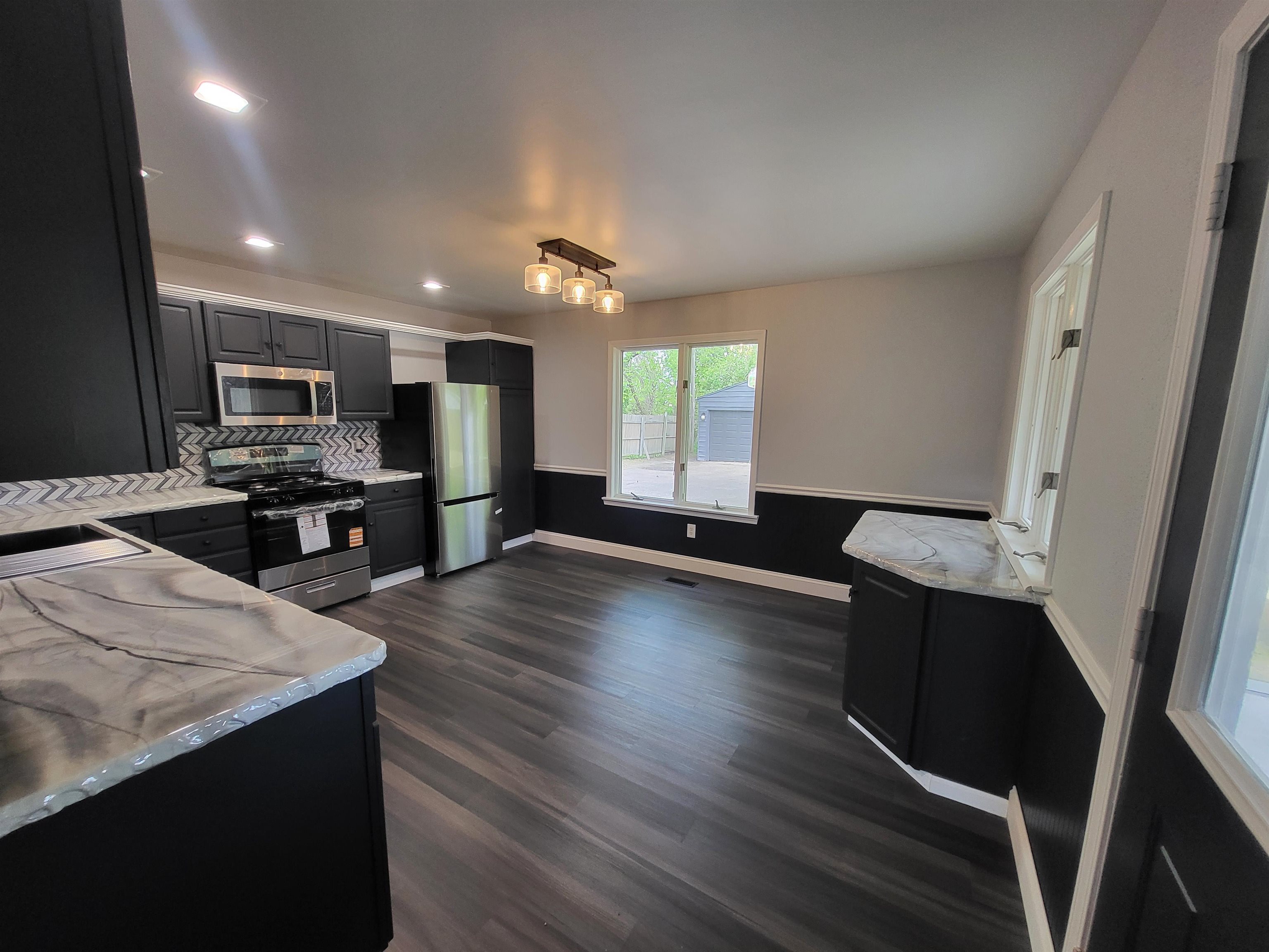 537 Clarion Street Property Photo 6