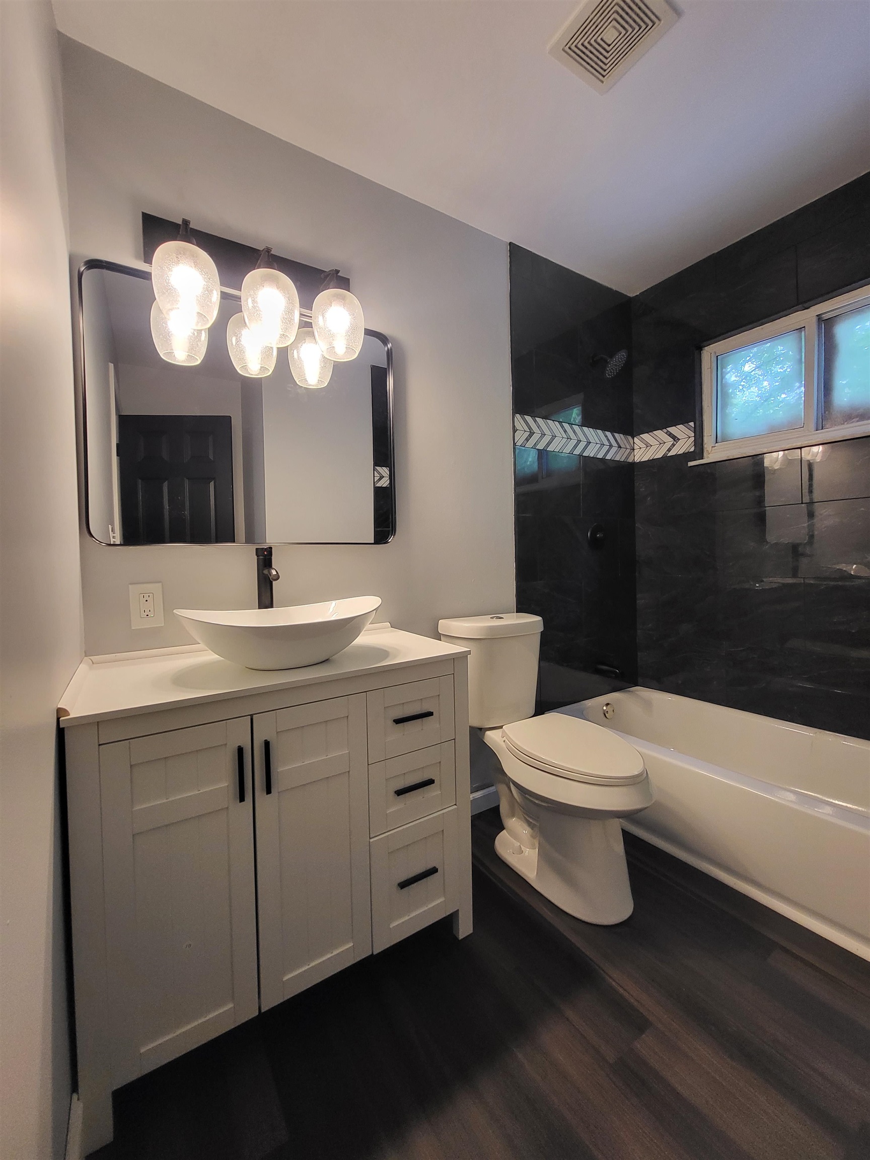 537 Clarion Street Property Photo 10