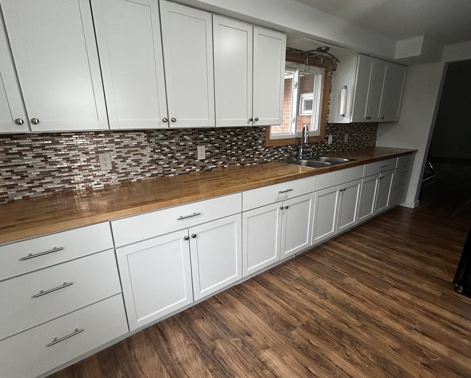 408 Glidden Road Property Photo 4