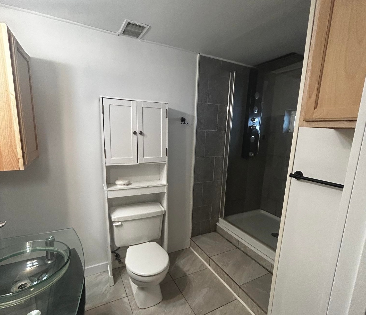408 Glidden Road Property Photo 17