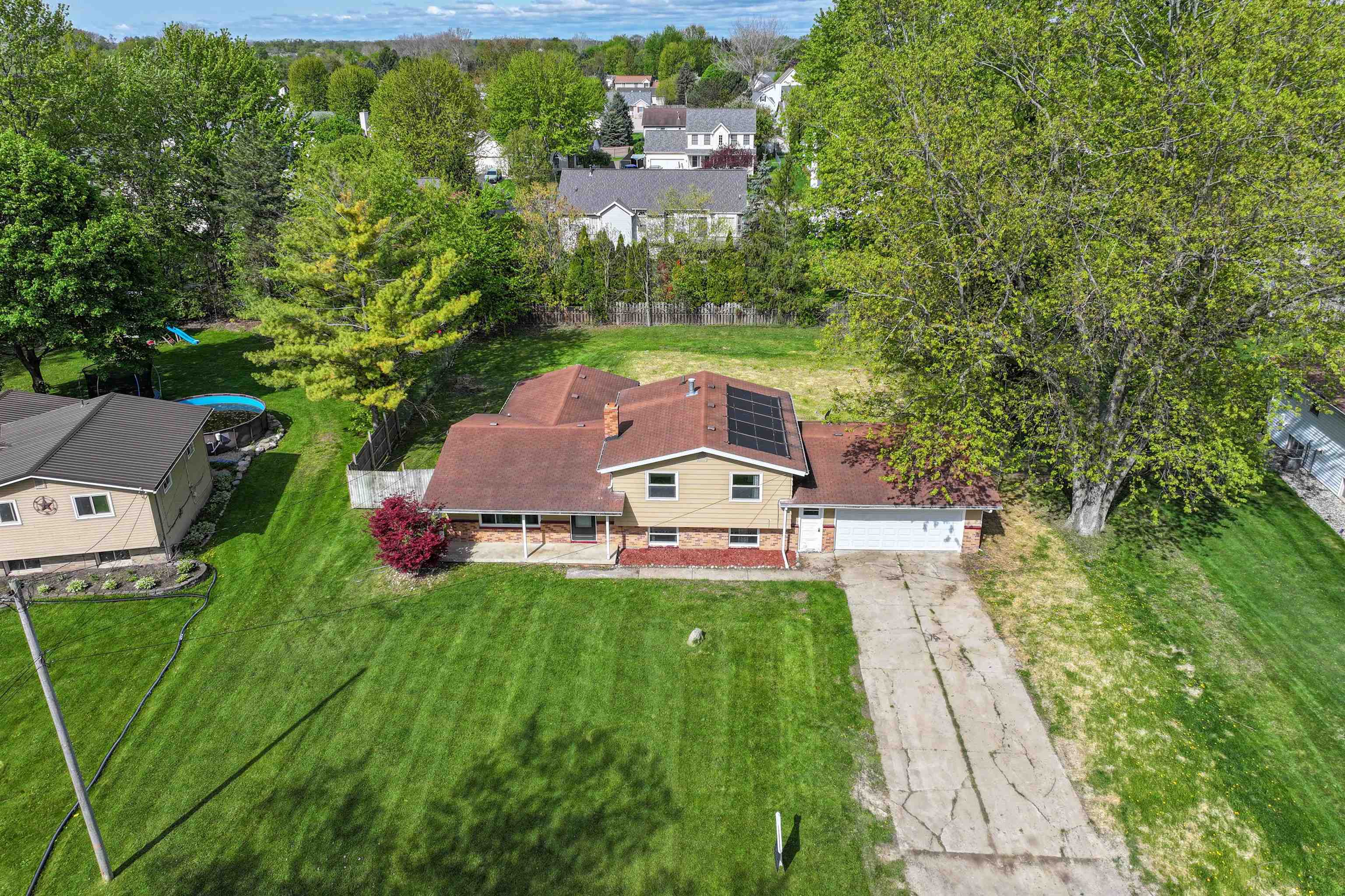6058 Meadowwood Lane Property Photo 3