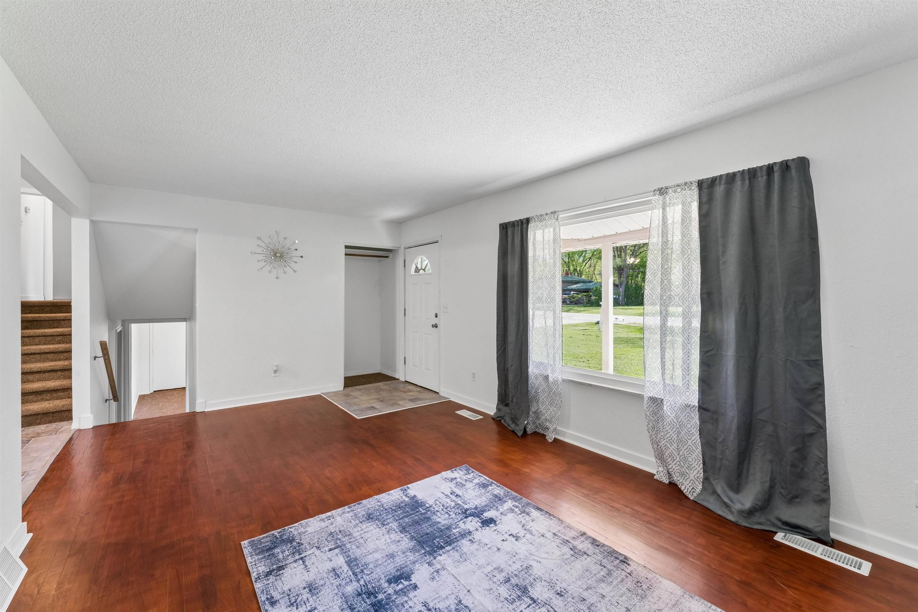 6058 Meadowwood Lane Property Photo 9