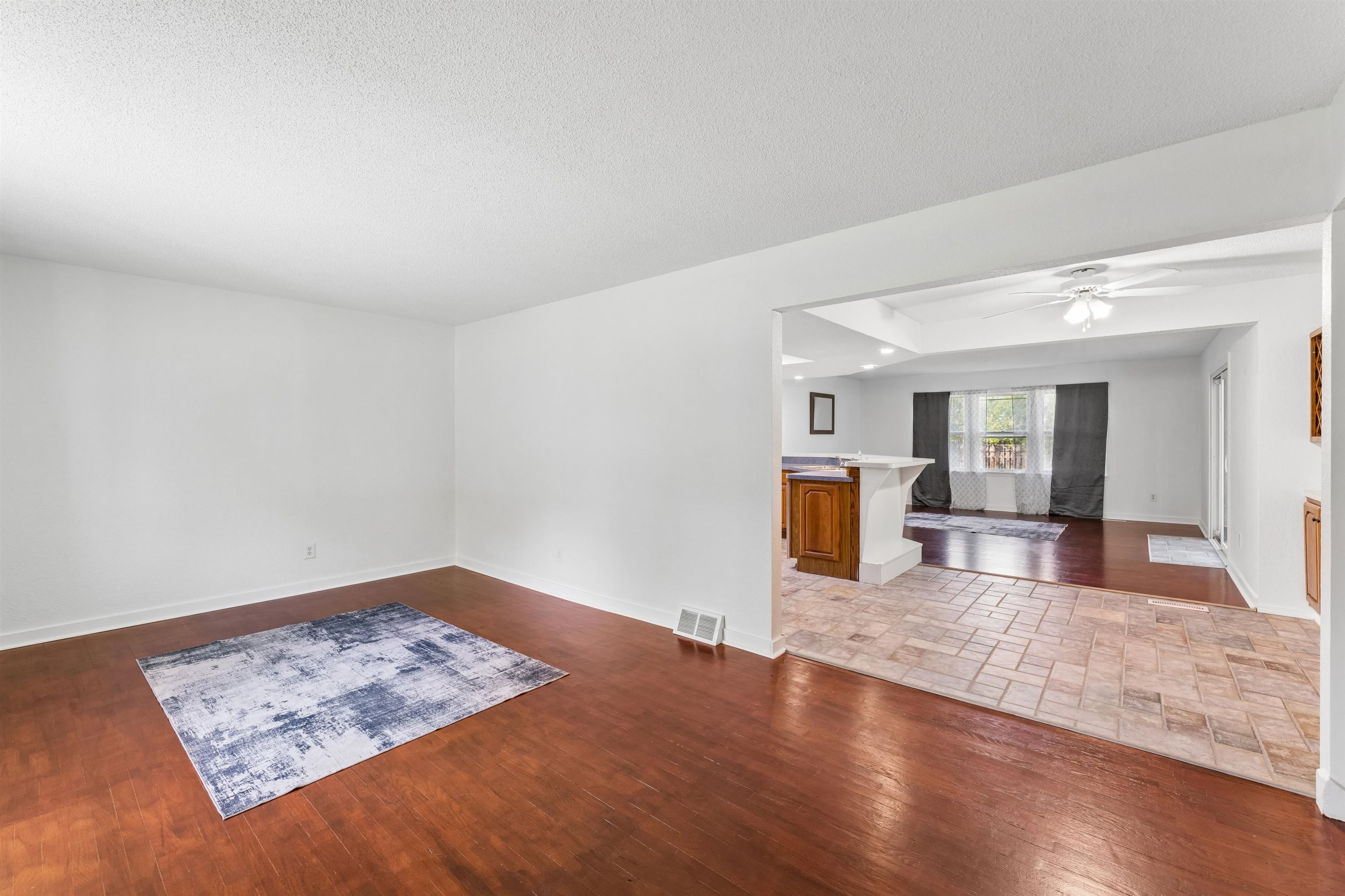 6058 Meadowwood Lane Property Photo 10