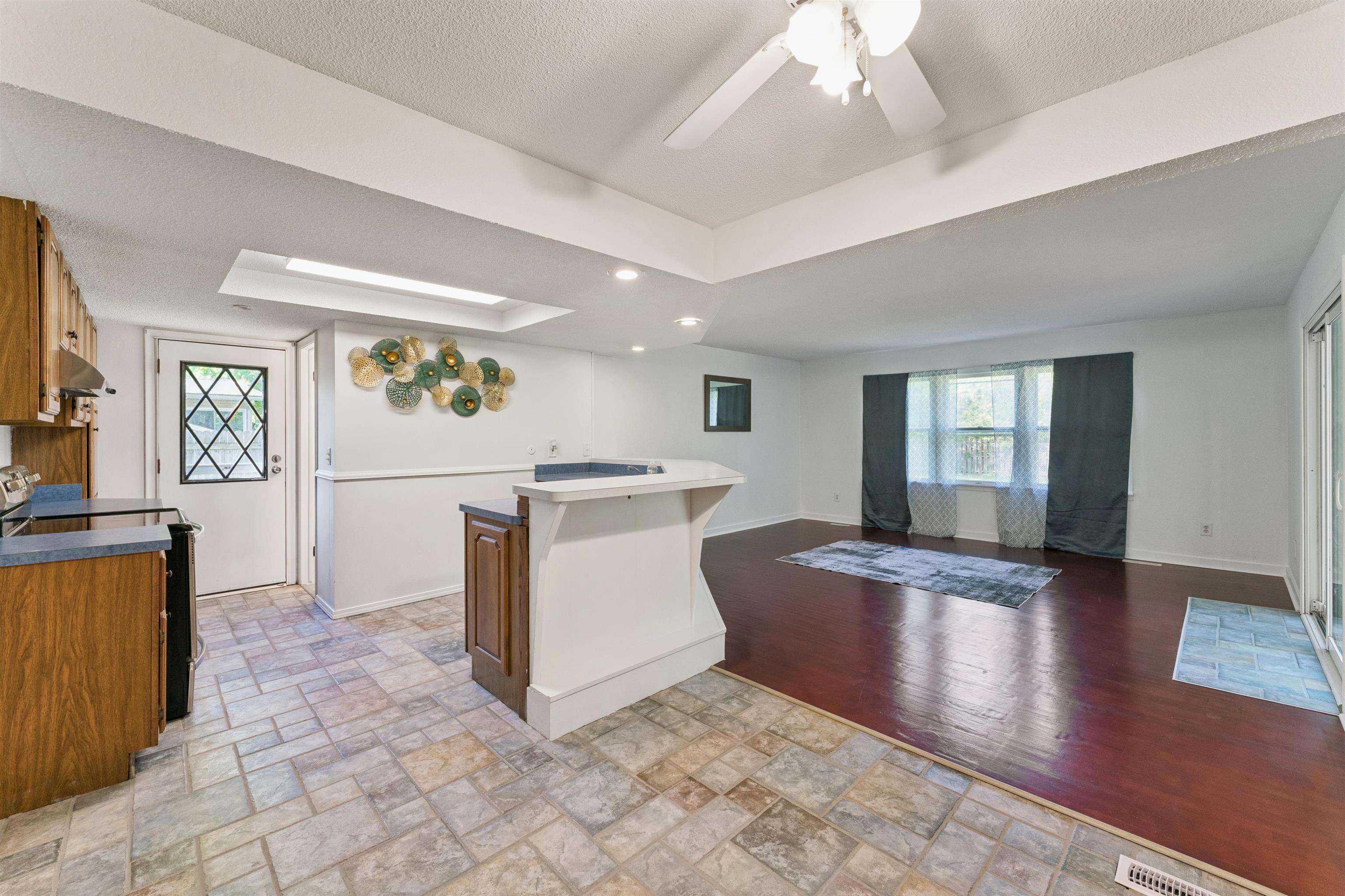 6058 Meadowwood Lane Property Photo 11