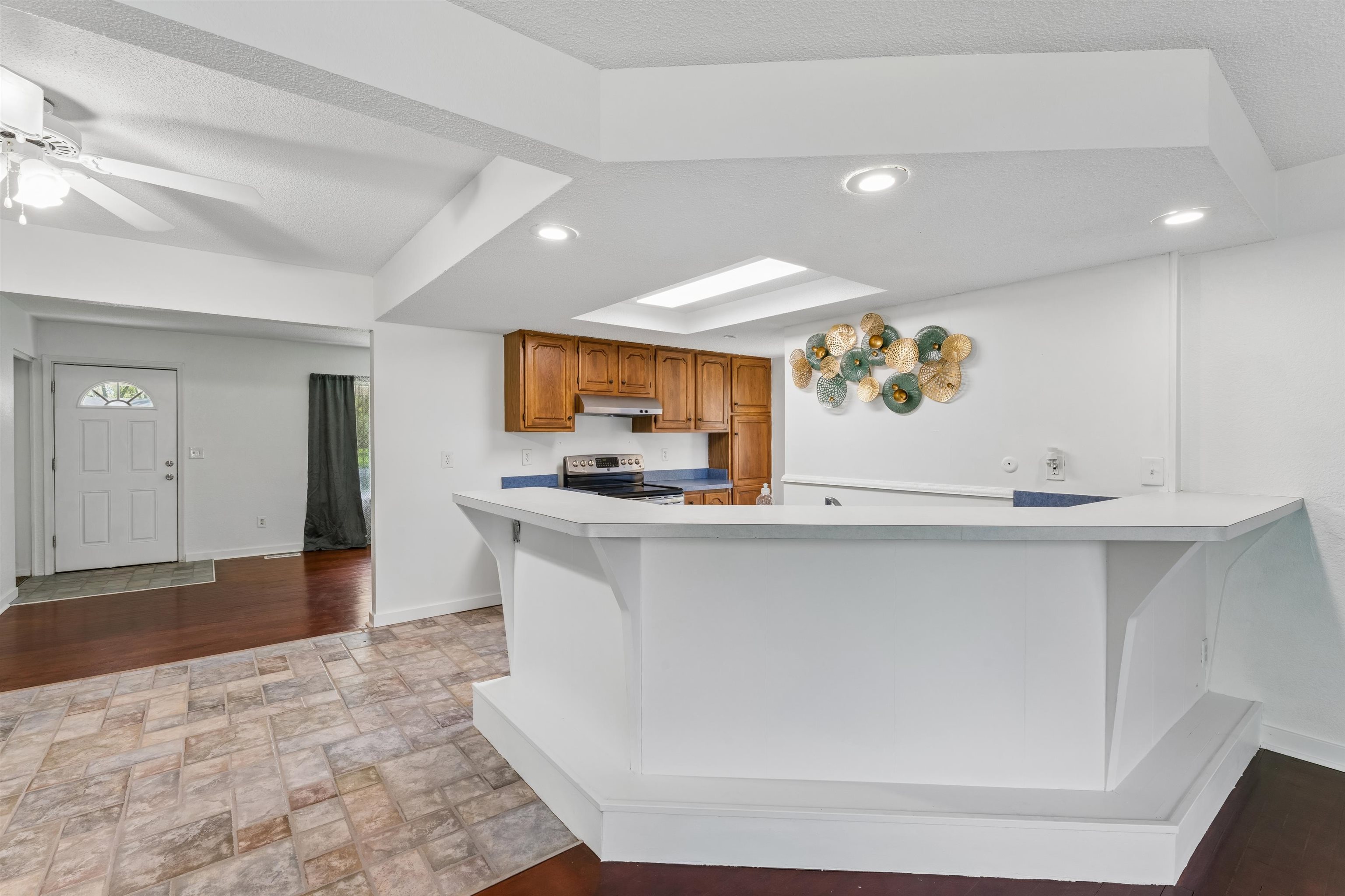 6058 Meadowwood Lane Property Photo 12