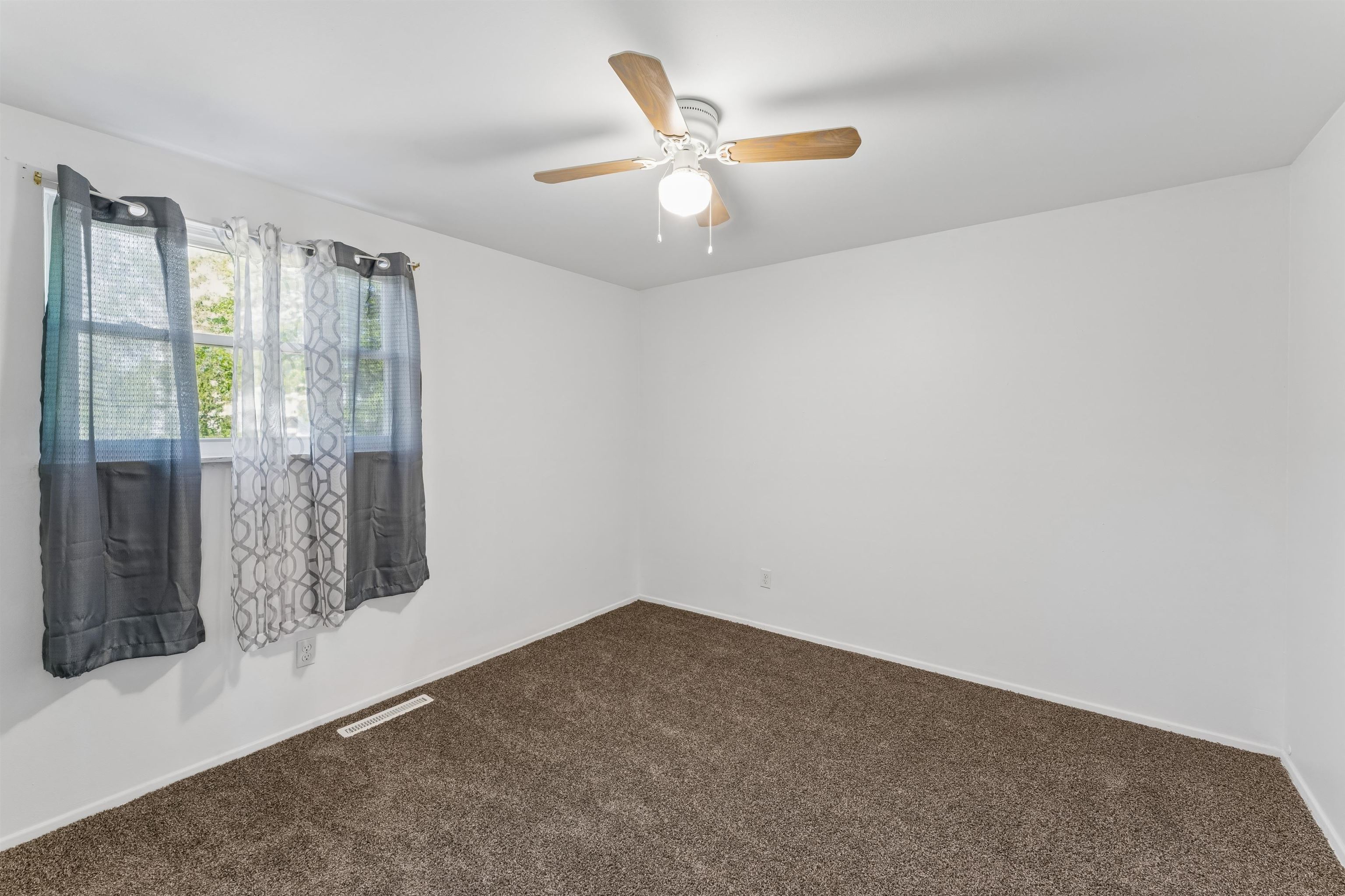 6058 Meadowwood Lane Property Photo 18