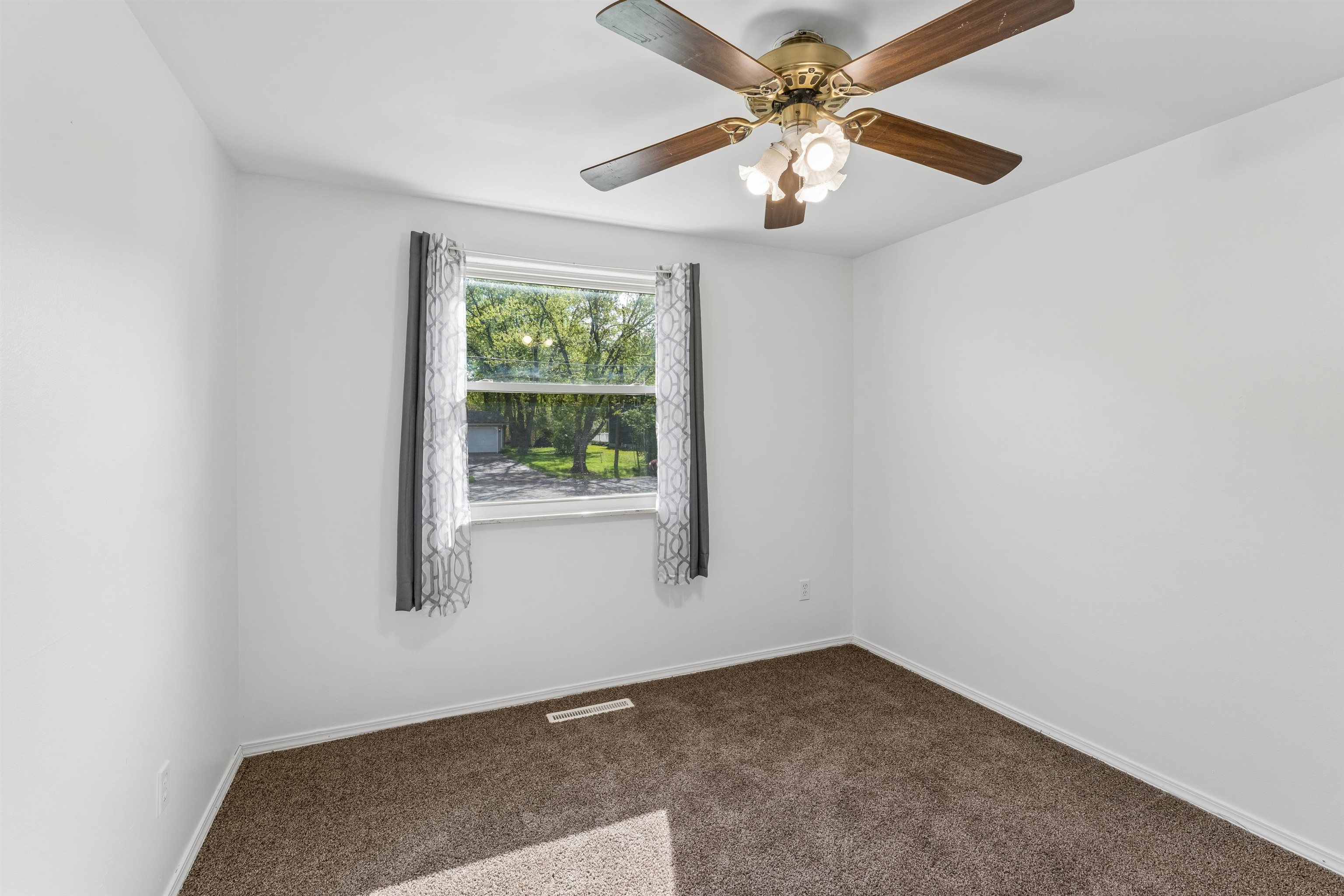 6058 Meadowwood Lane Property Photo 22