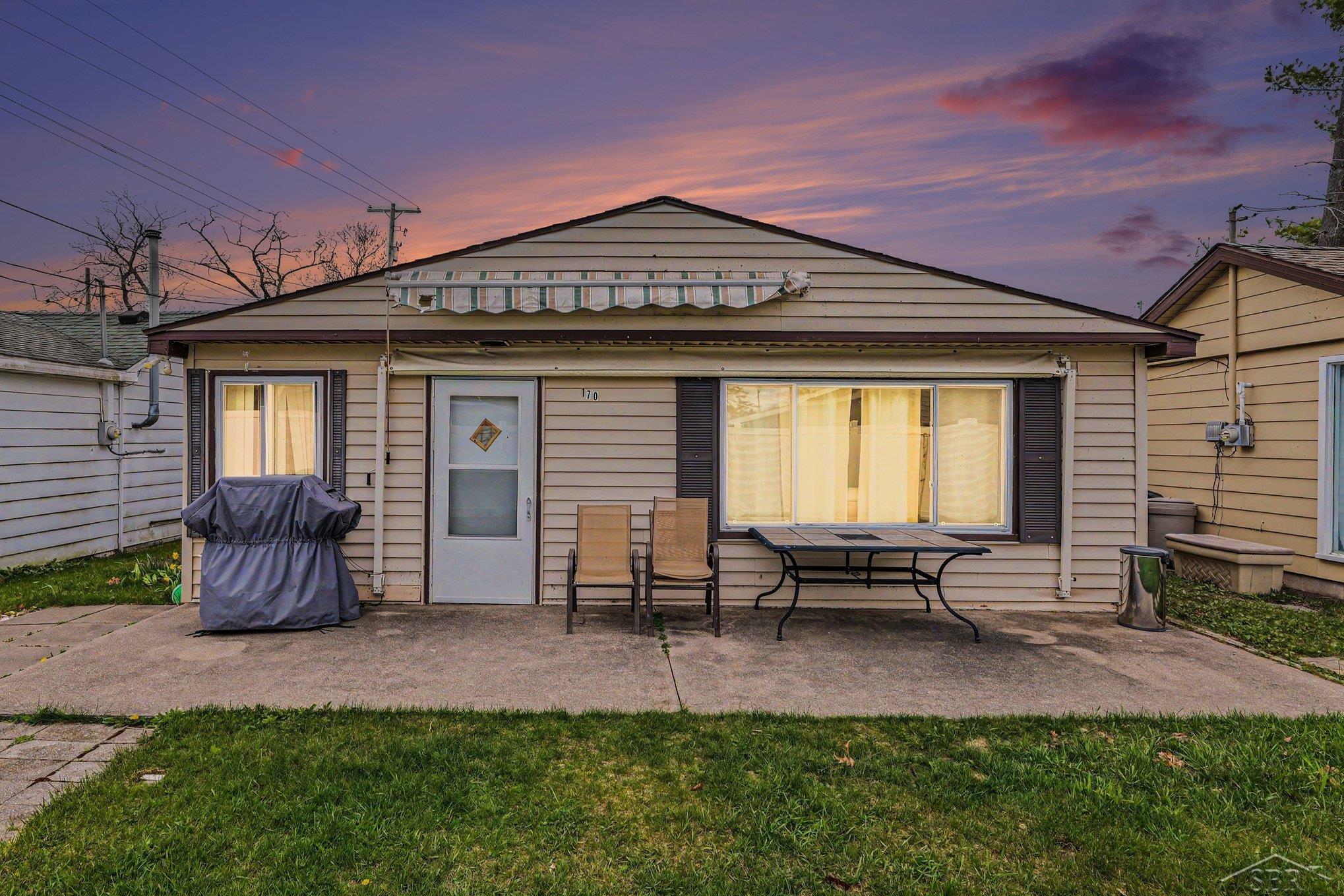 170 N Huron Road Property Photo 1