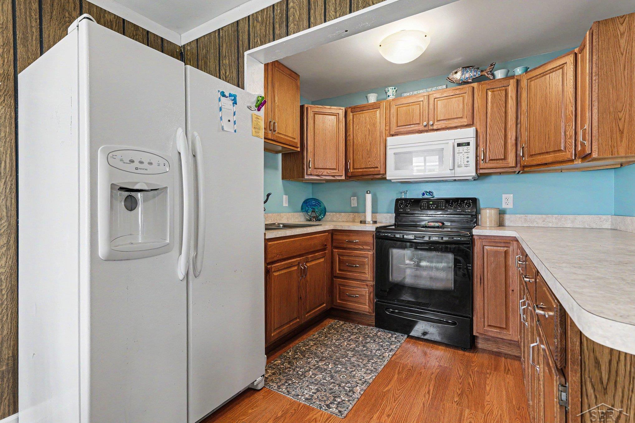 170 N Huron Road Property Photo 4