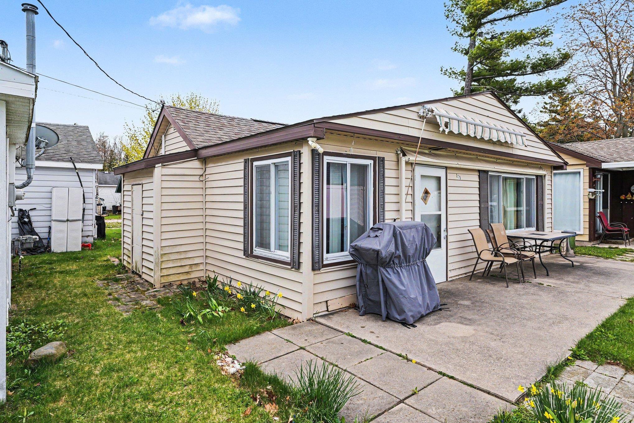 170 N Huron Road Property Photo 12