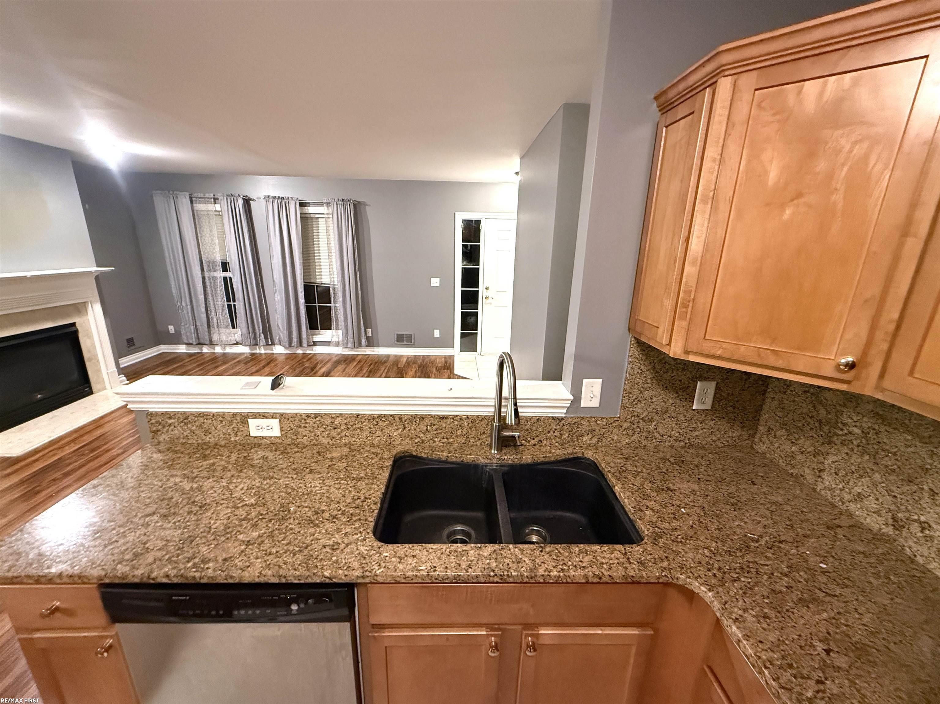 5647 Hampshire Lane Property Photo 7