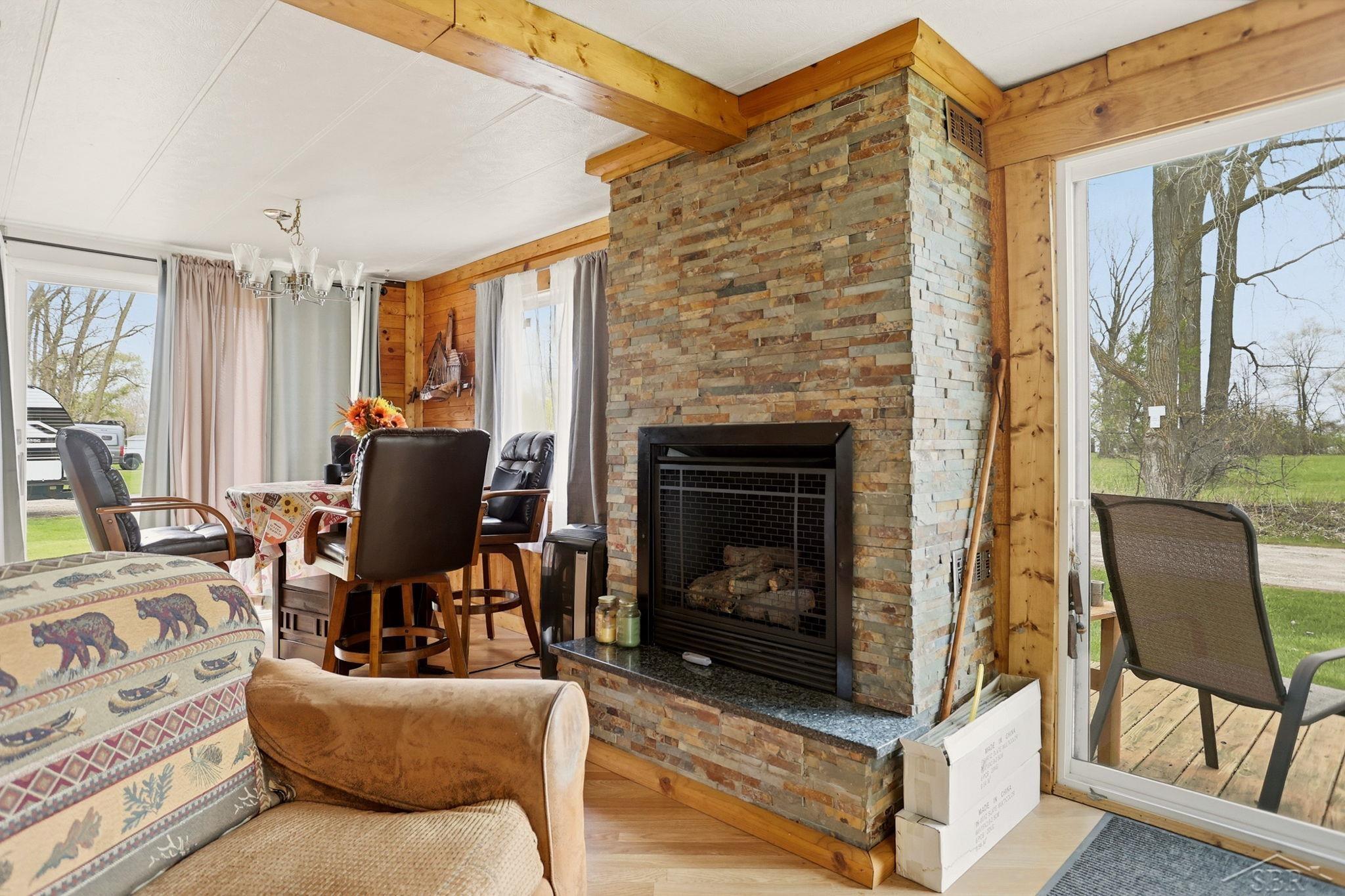 200 Sunrise Property Photo 11