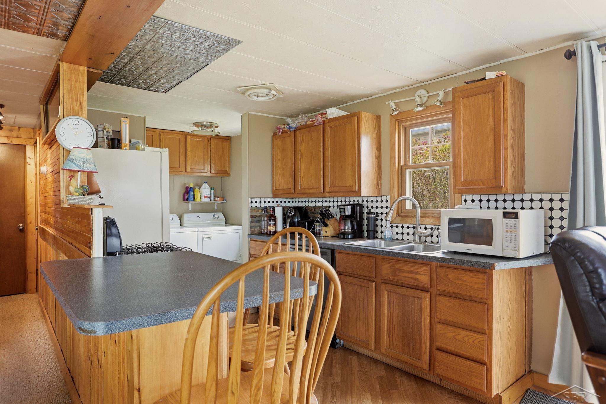 200 Sunrise Property Photo 13