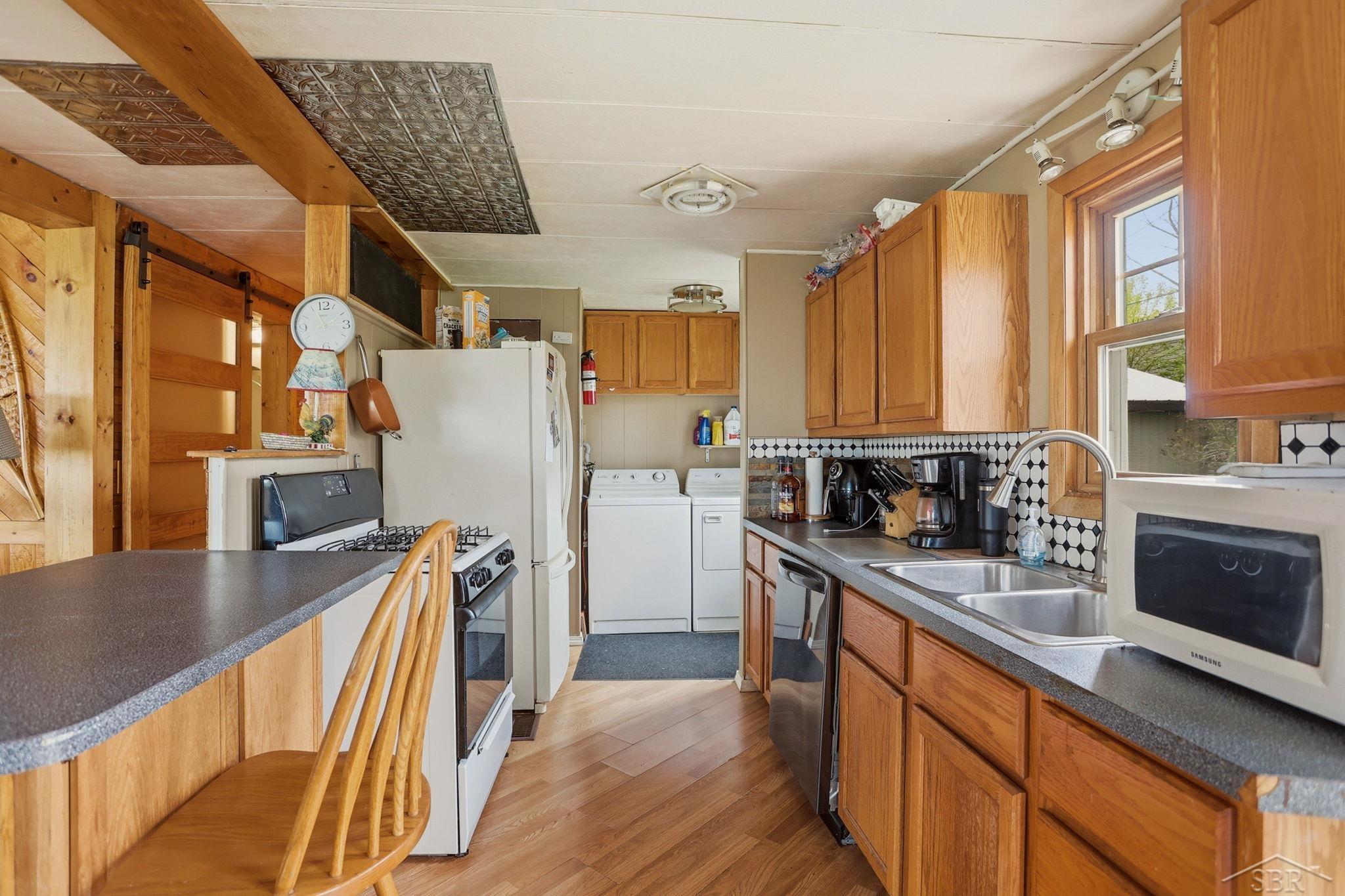 200 Sunrise Property Photo 14