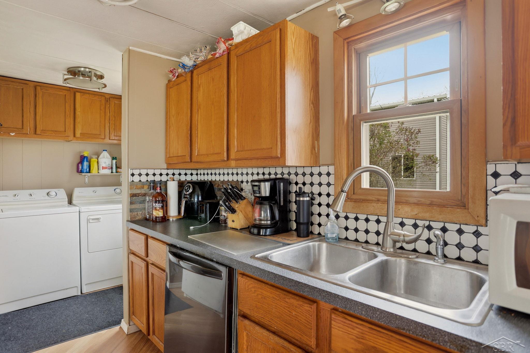 200 Sunrise Property Photo 15