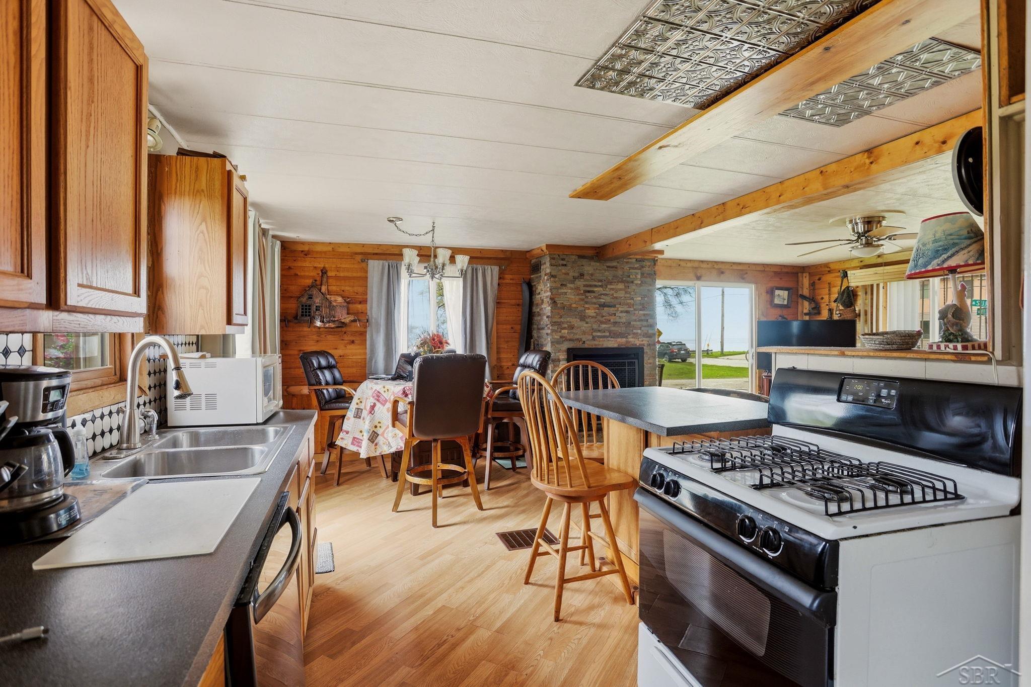 200 Sunrise Property Photo 16