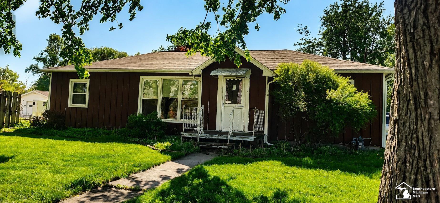 135 Salisbury Streets Property Photo 1