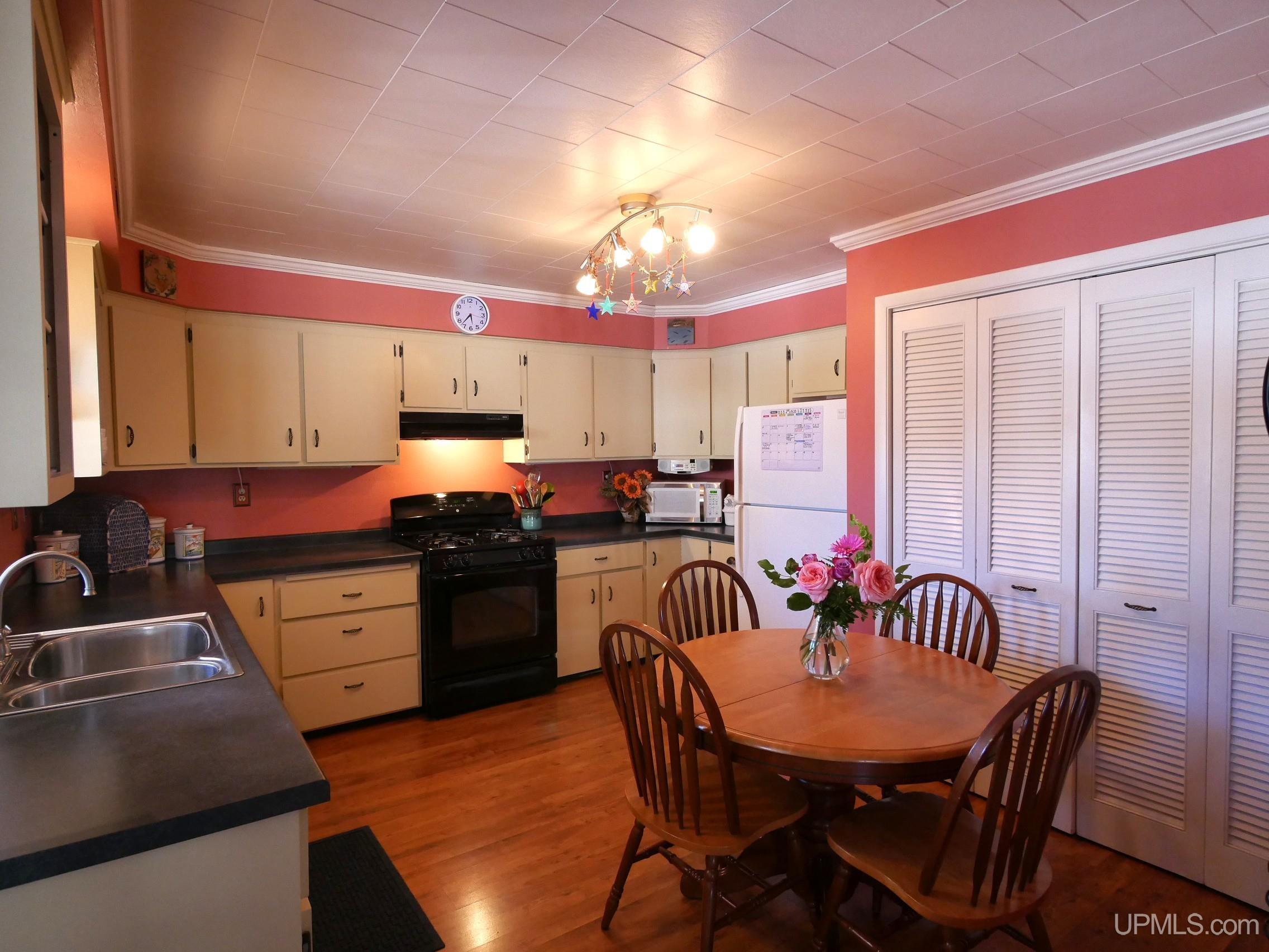 118 Iroquois Street Property Photo 14