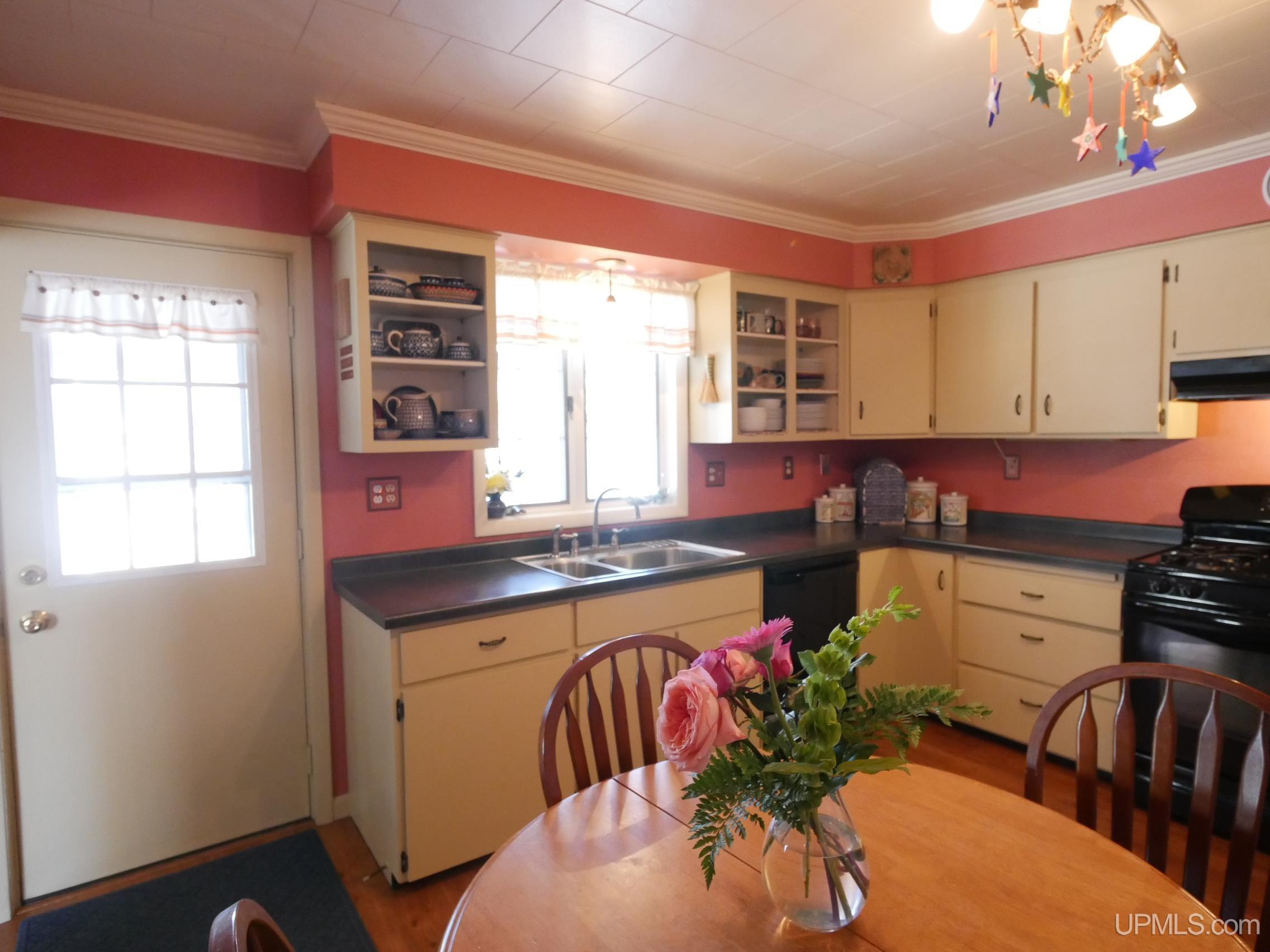 118 Iroquois Street Property Photo 16