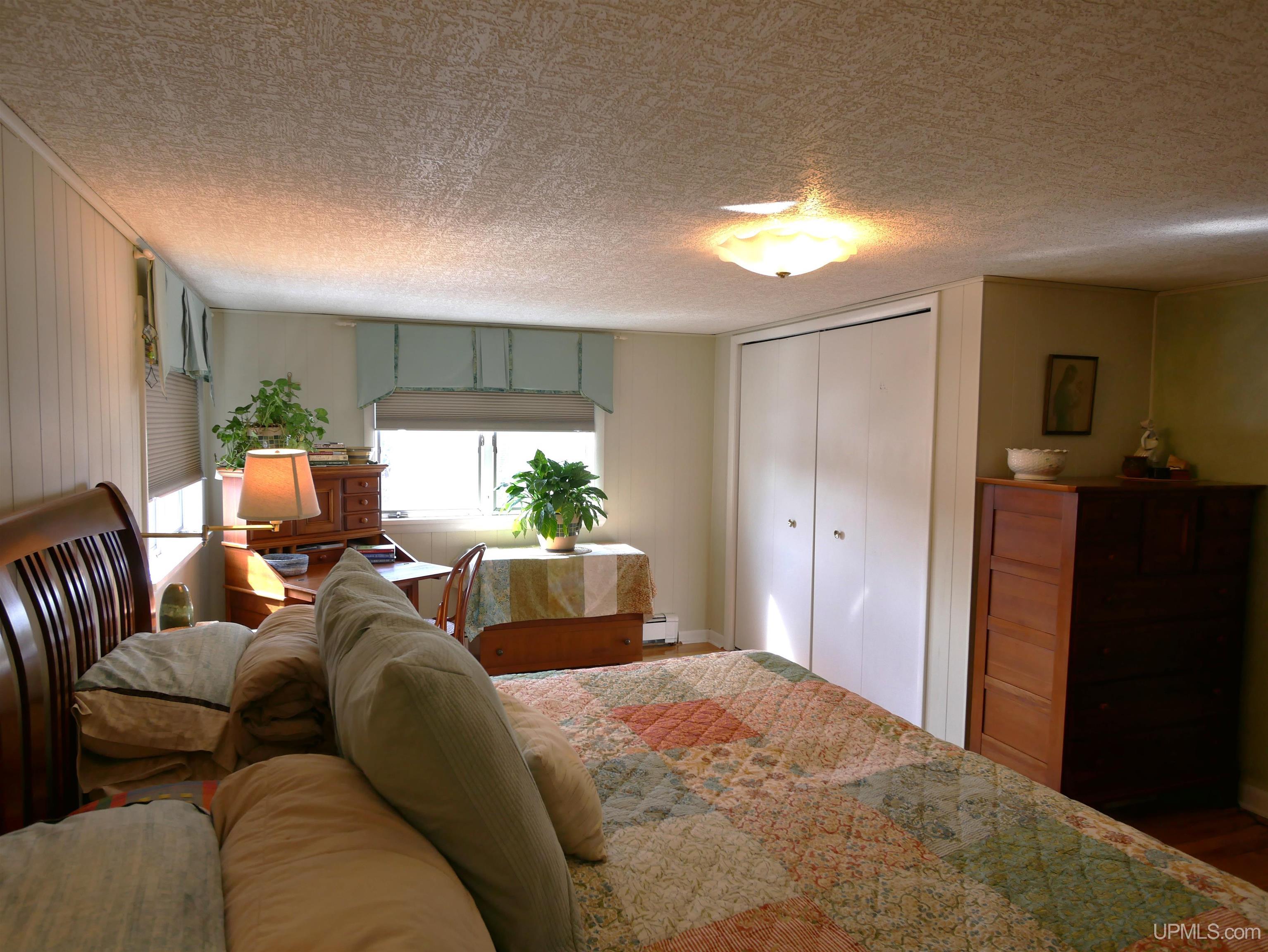 118 Iroquois Street Property Photo 23
