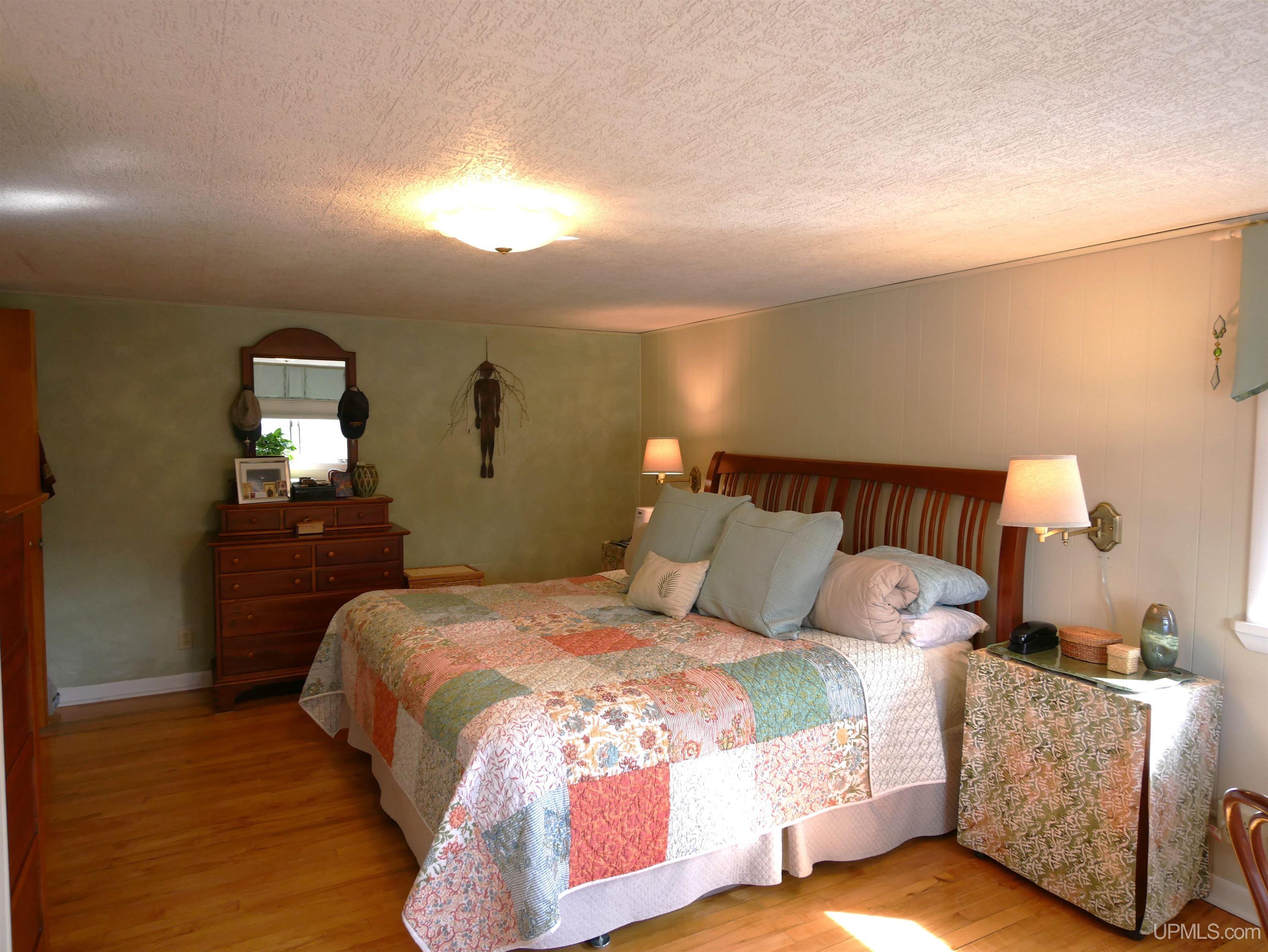 118 Iroquois Street Property Photo 24