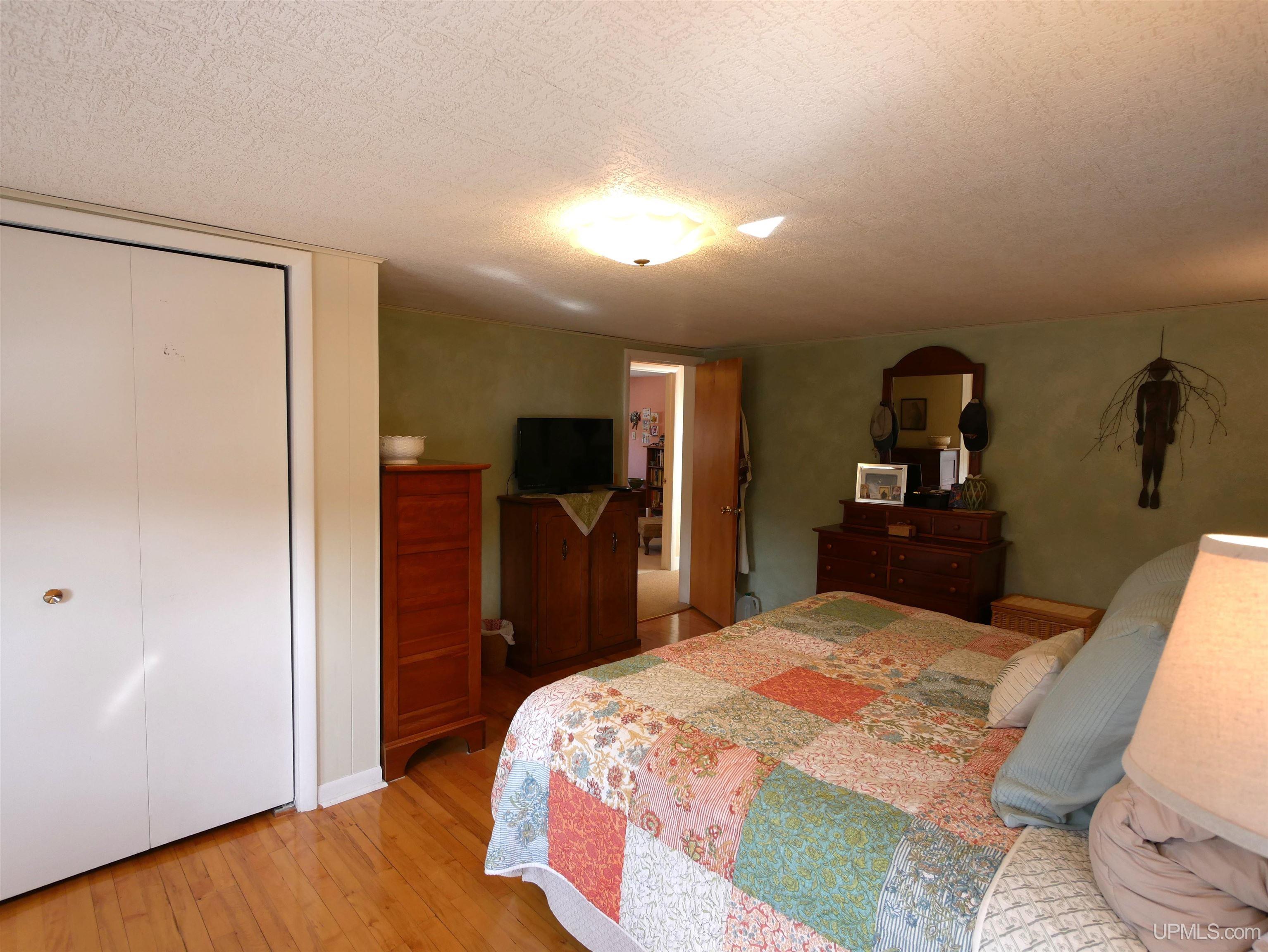 118 Iroquois Street Property Photo 25