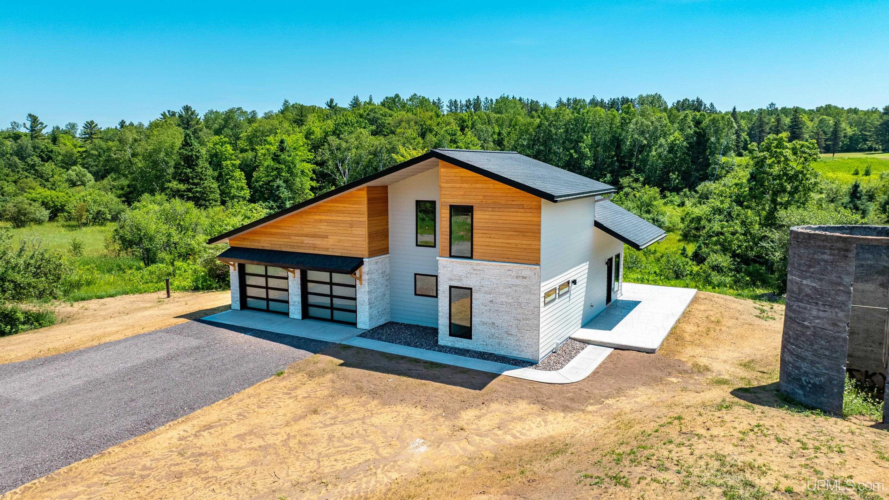 22109 River Trails Road Property Photo 1
