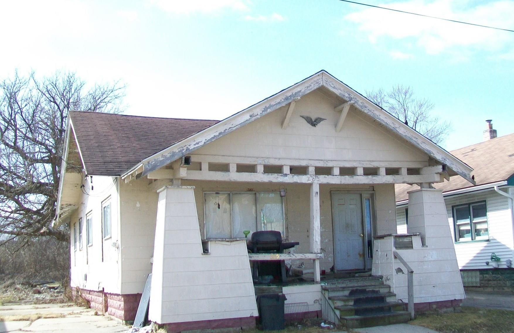 205 W Eddington Avenue
