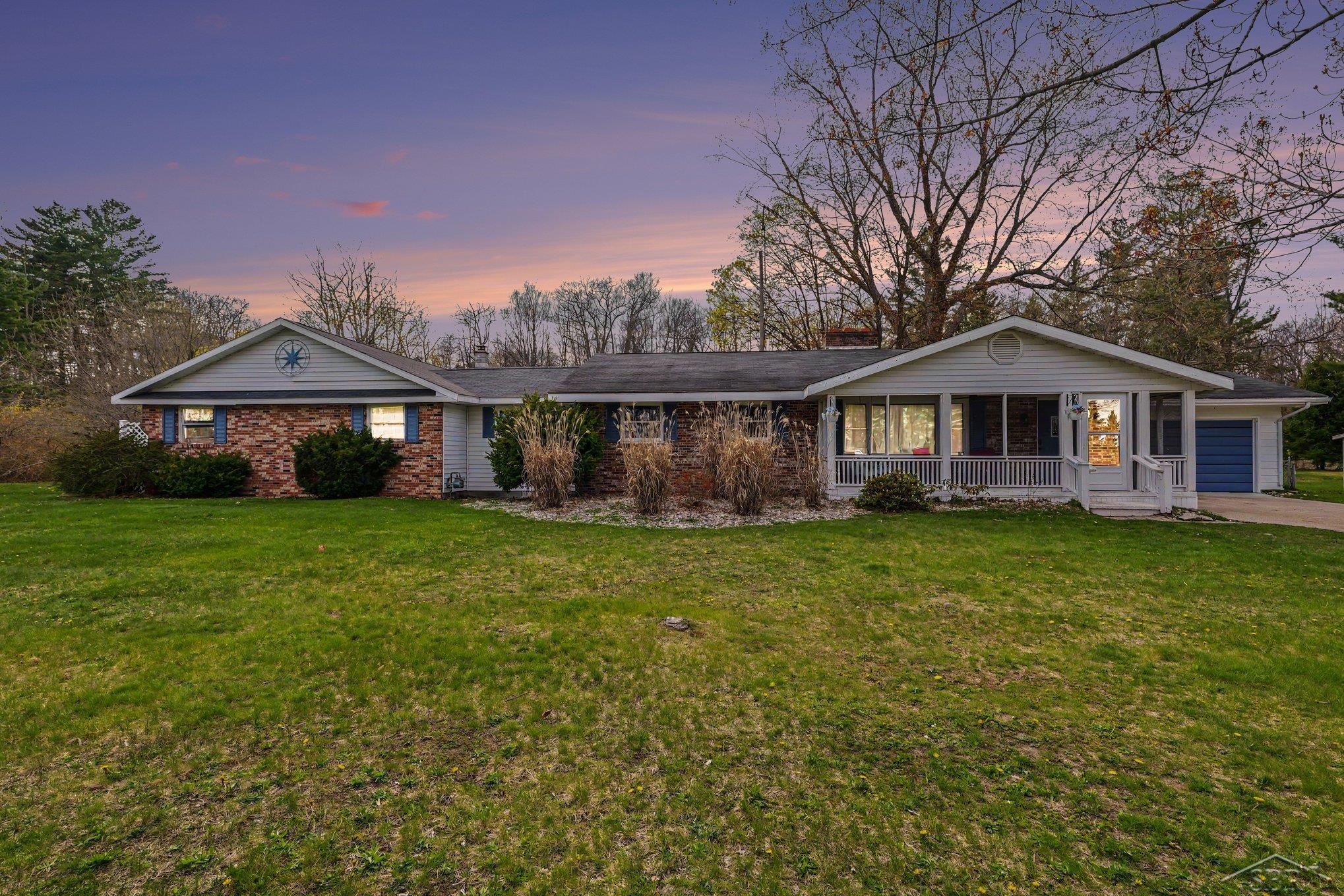 1596 Douglas Drive Property Photo 1