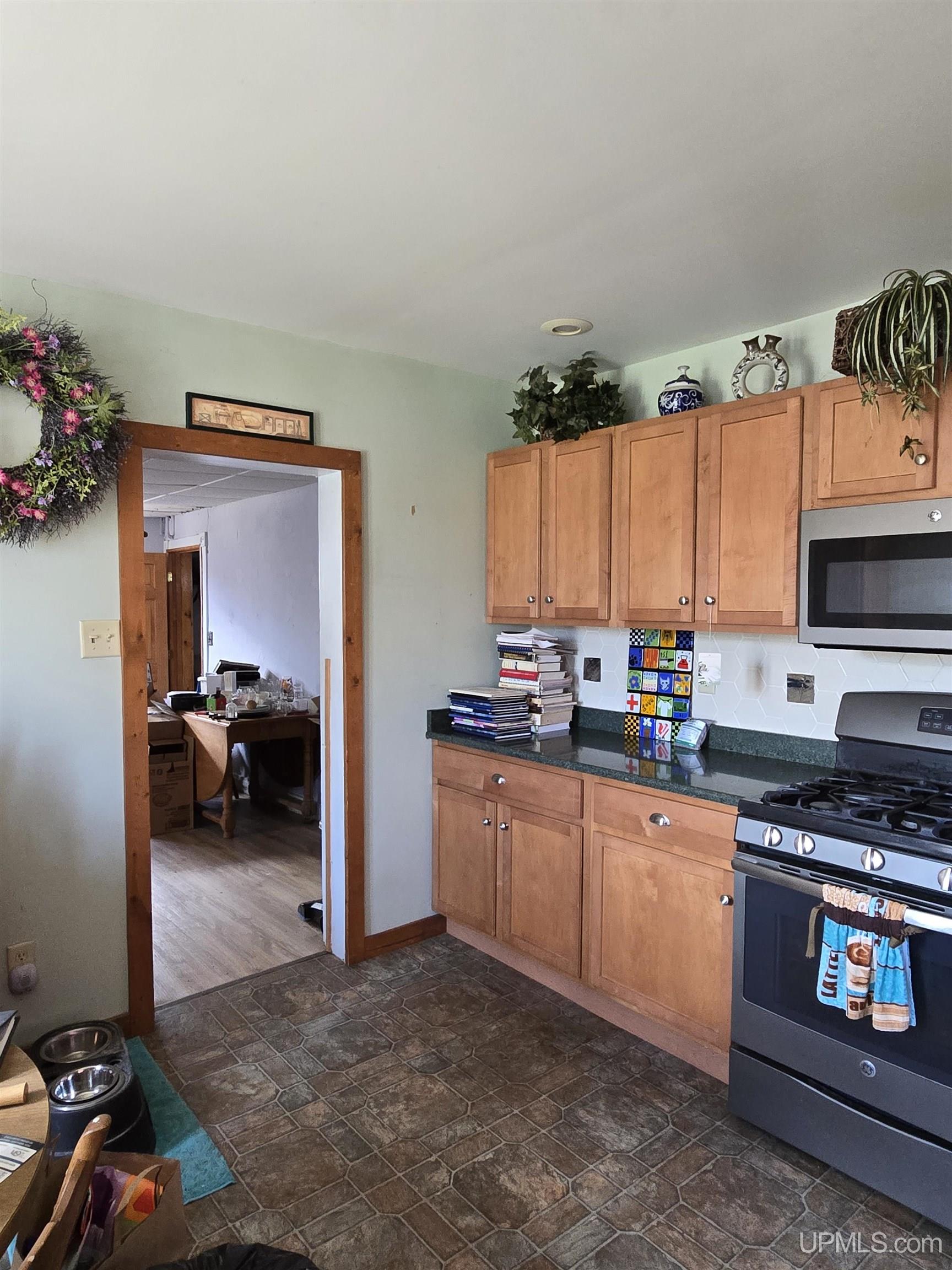 20904 E 2nd Street Property Photo 4