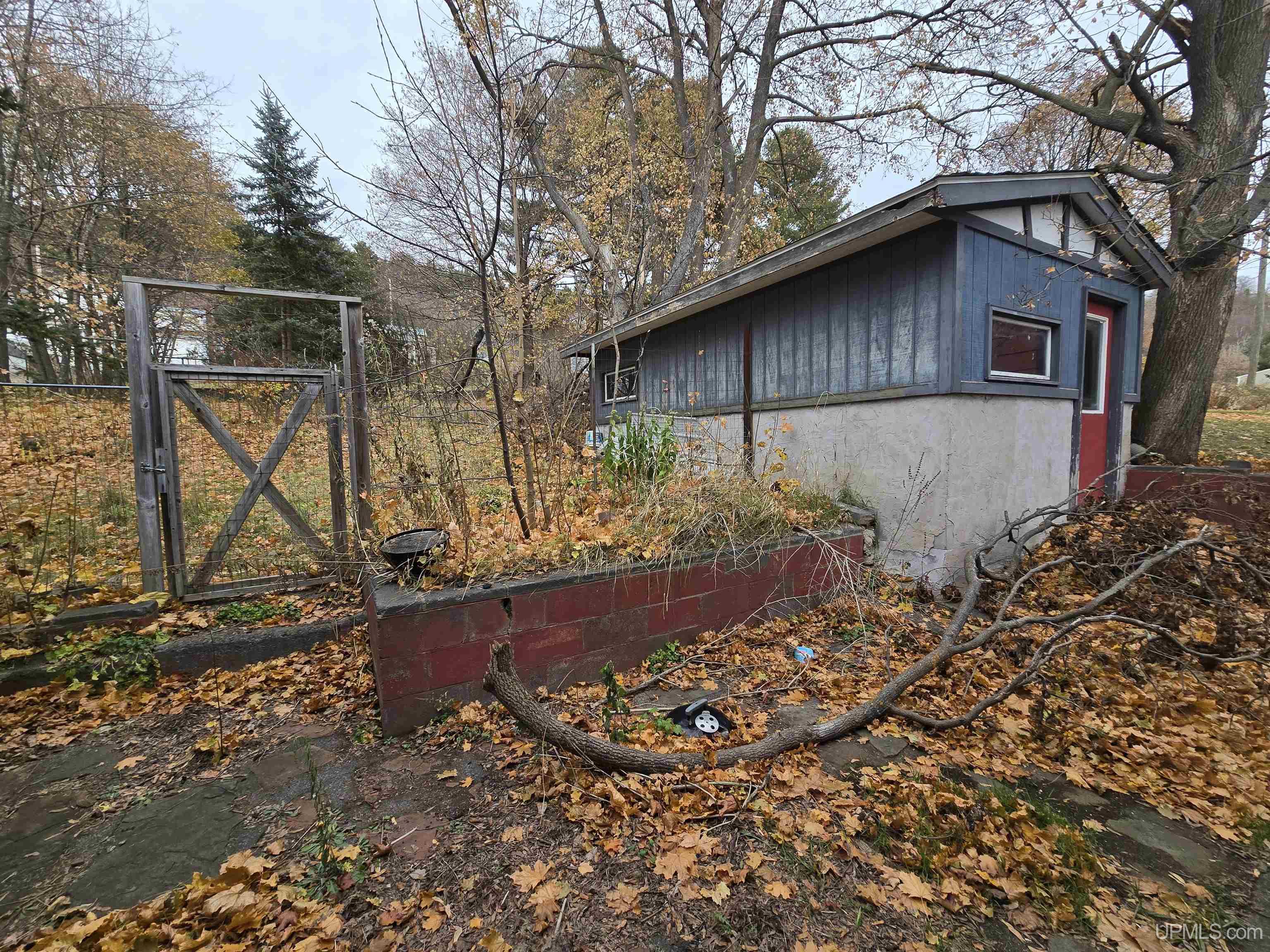 20904 E 2nd Street Property Photo 21