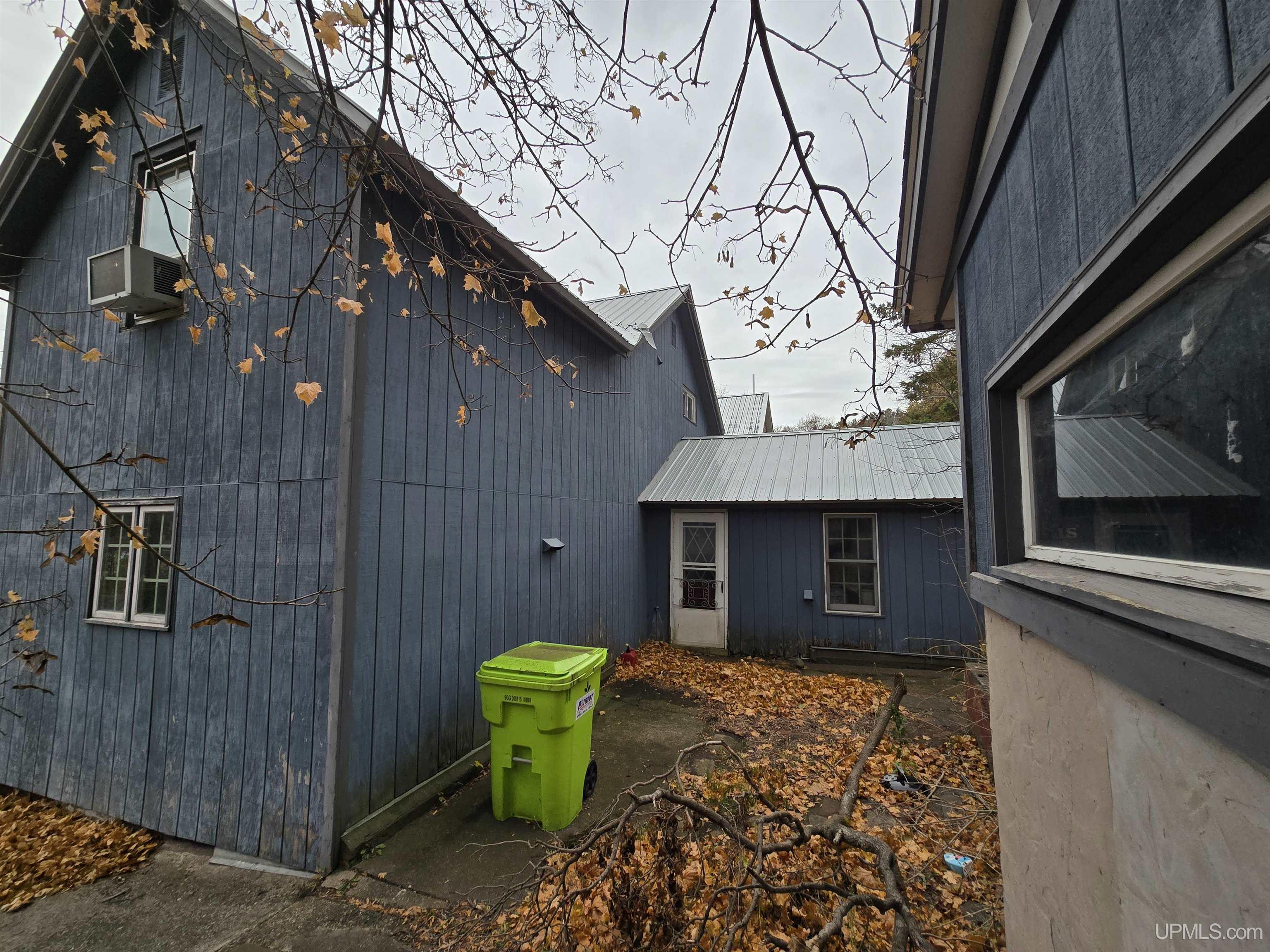20904 E 2nd Street Property Photo 23