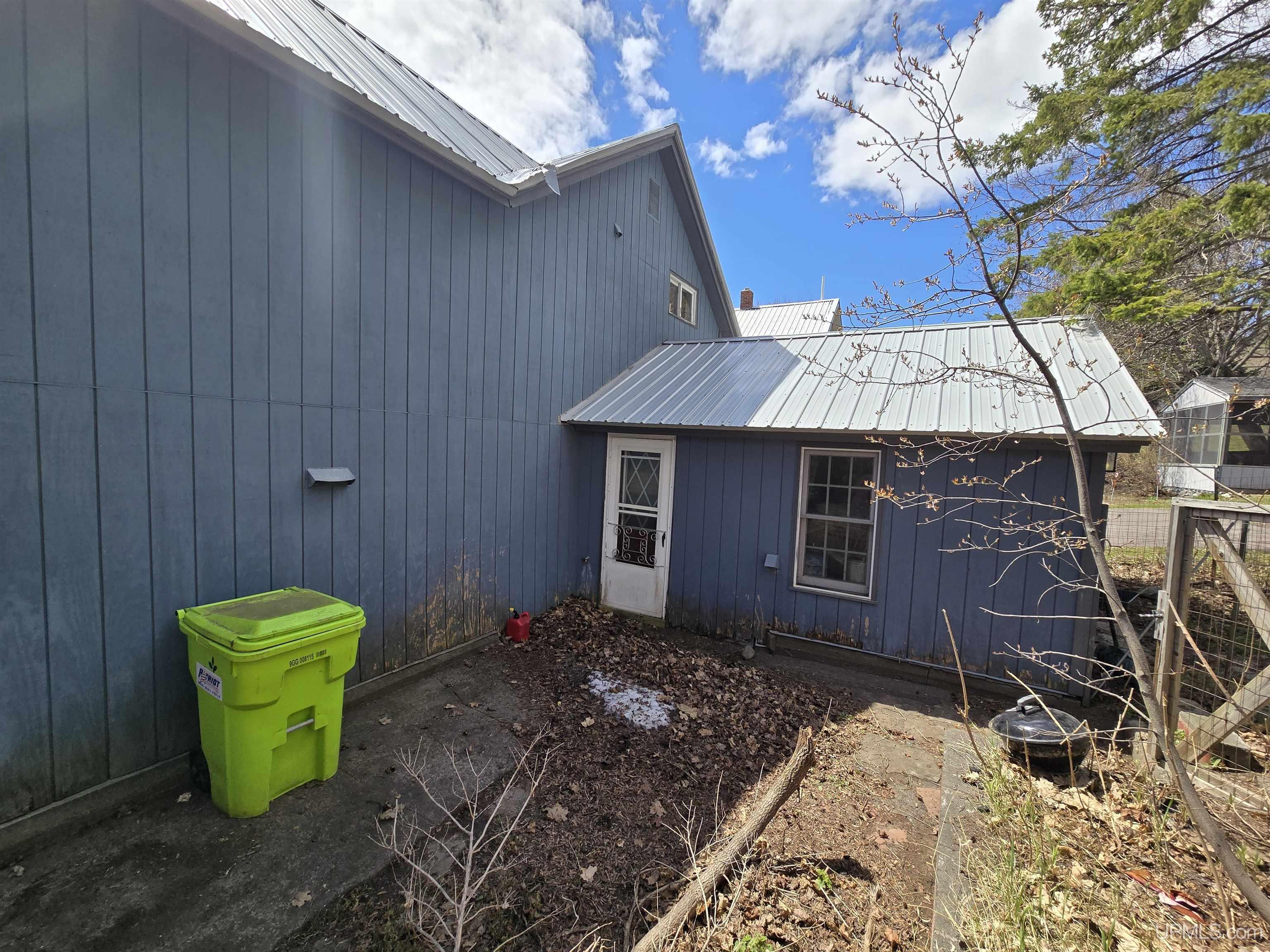 20904 E 2nd Street Property Photo 27