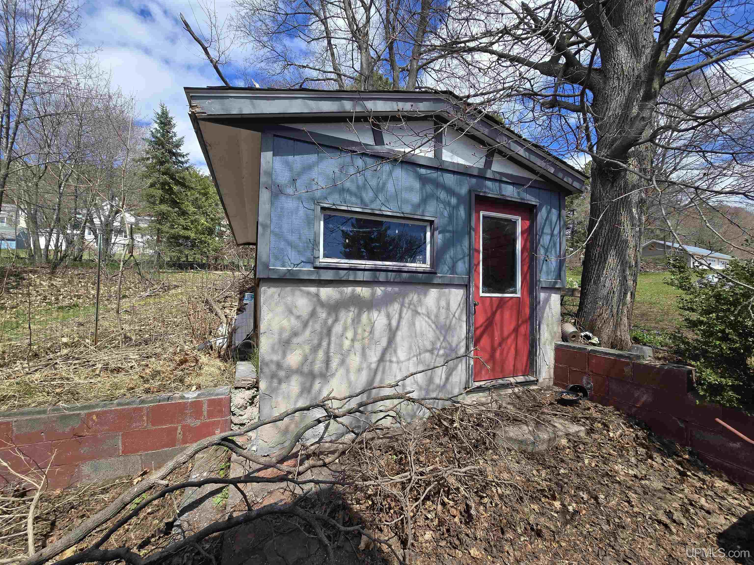 20904 E 2nd Street Property Photo 28