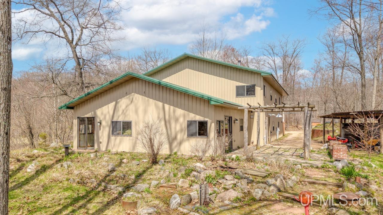 W9565 Pike Plains Road Property Photo 1