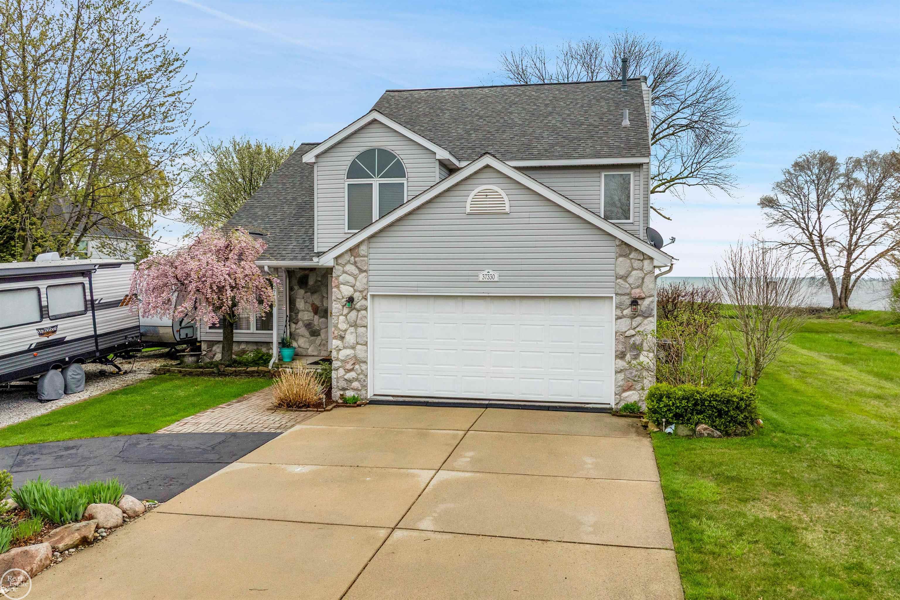 37330 Lakeshore Drive Property Photo 4