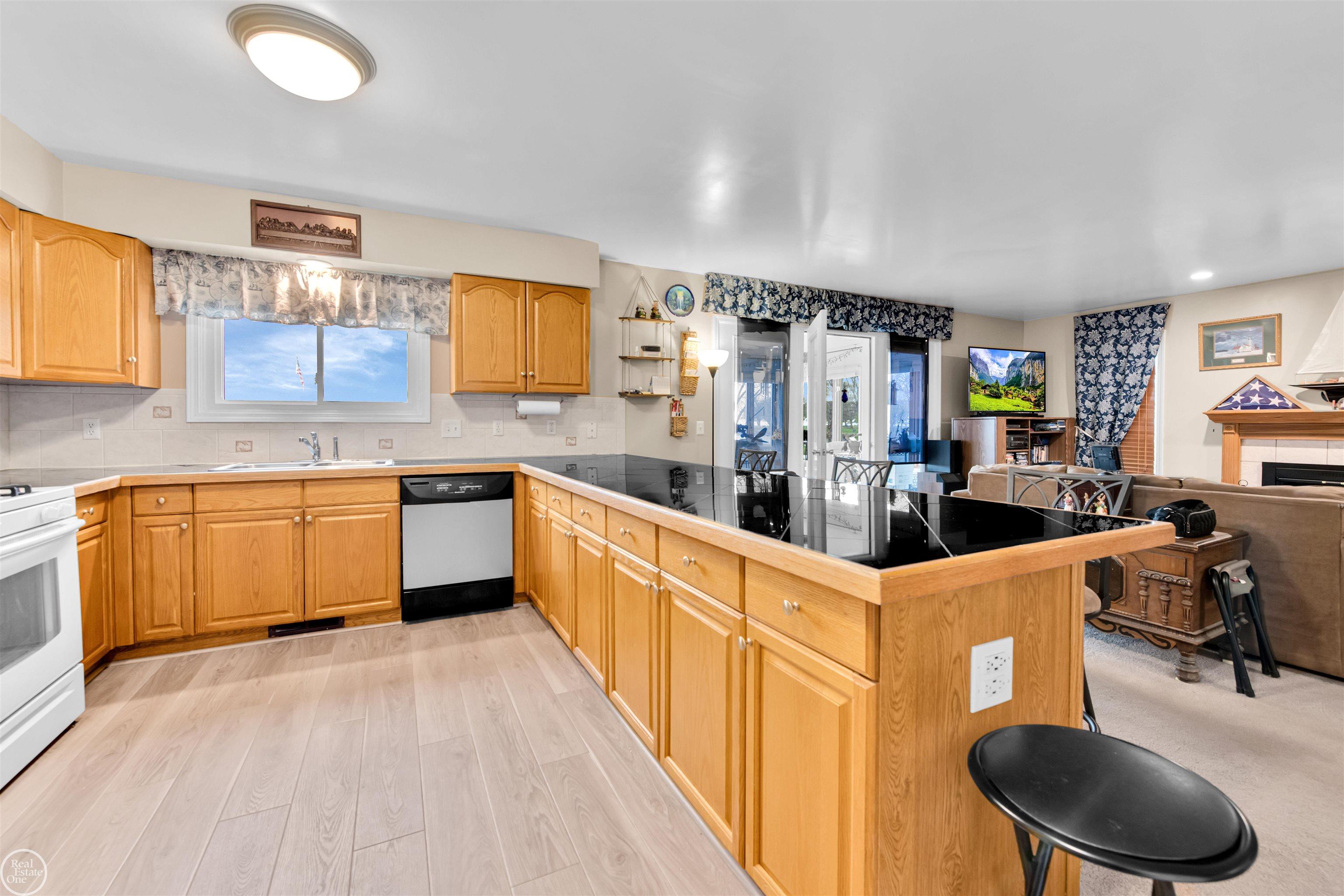 37330 Lakeshore Drive Property Photo 10
