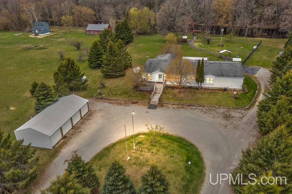 N4937 River Drive Property Photo 2