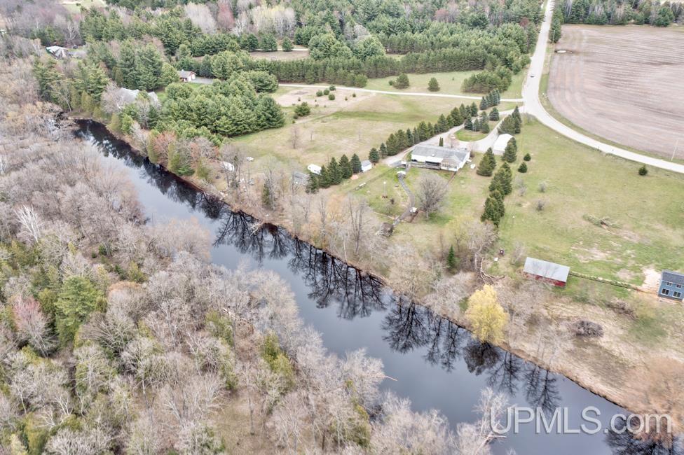 N4937 River Drive Property Photo 4