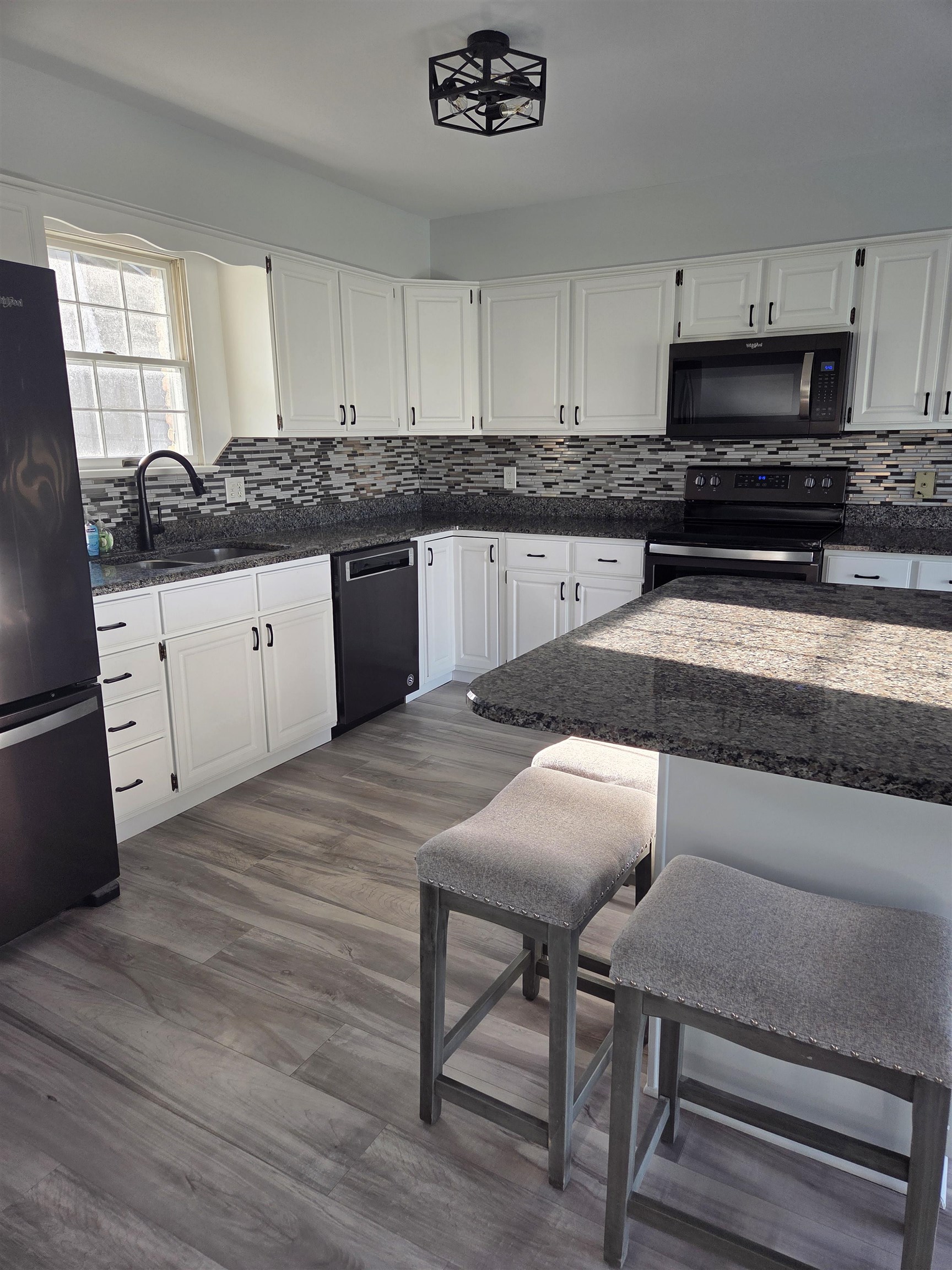 5331 Oakridge Road Property Photo 1