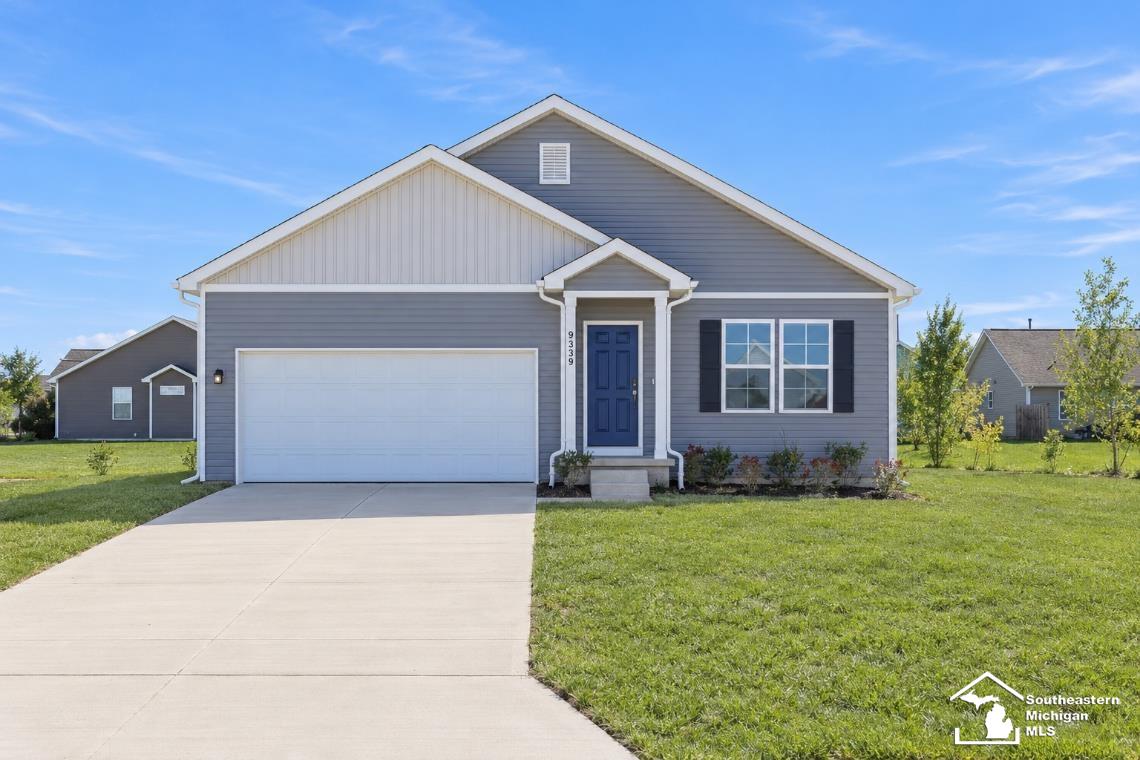 9339 SILENT BREEZE Drive Property Photo 1