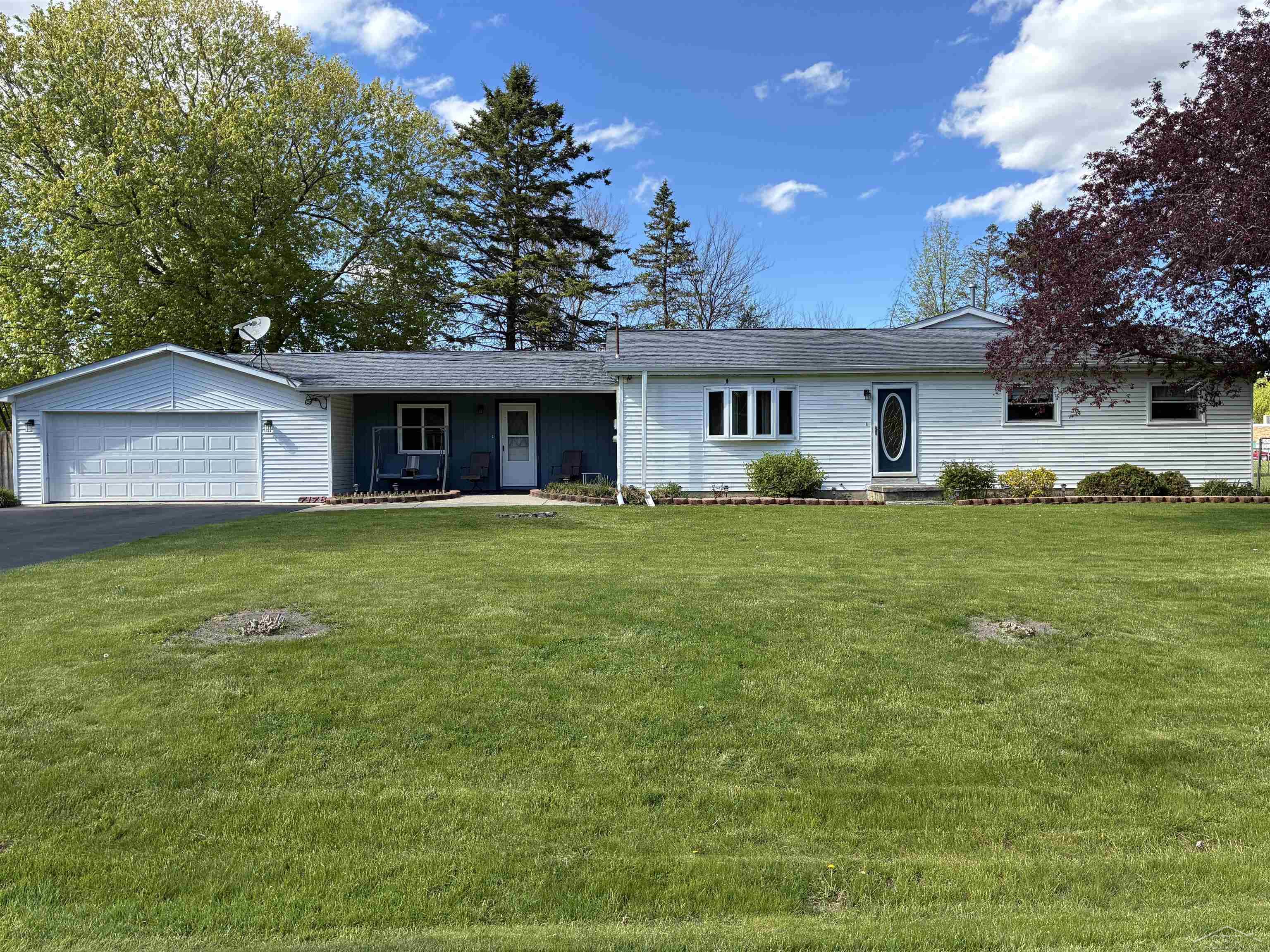 7178 London Drive Property Photo 2