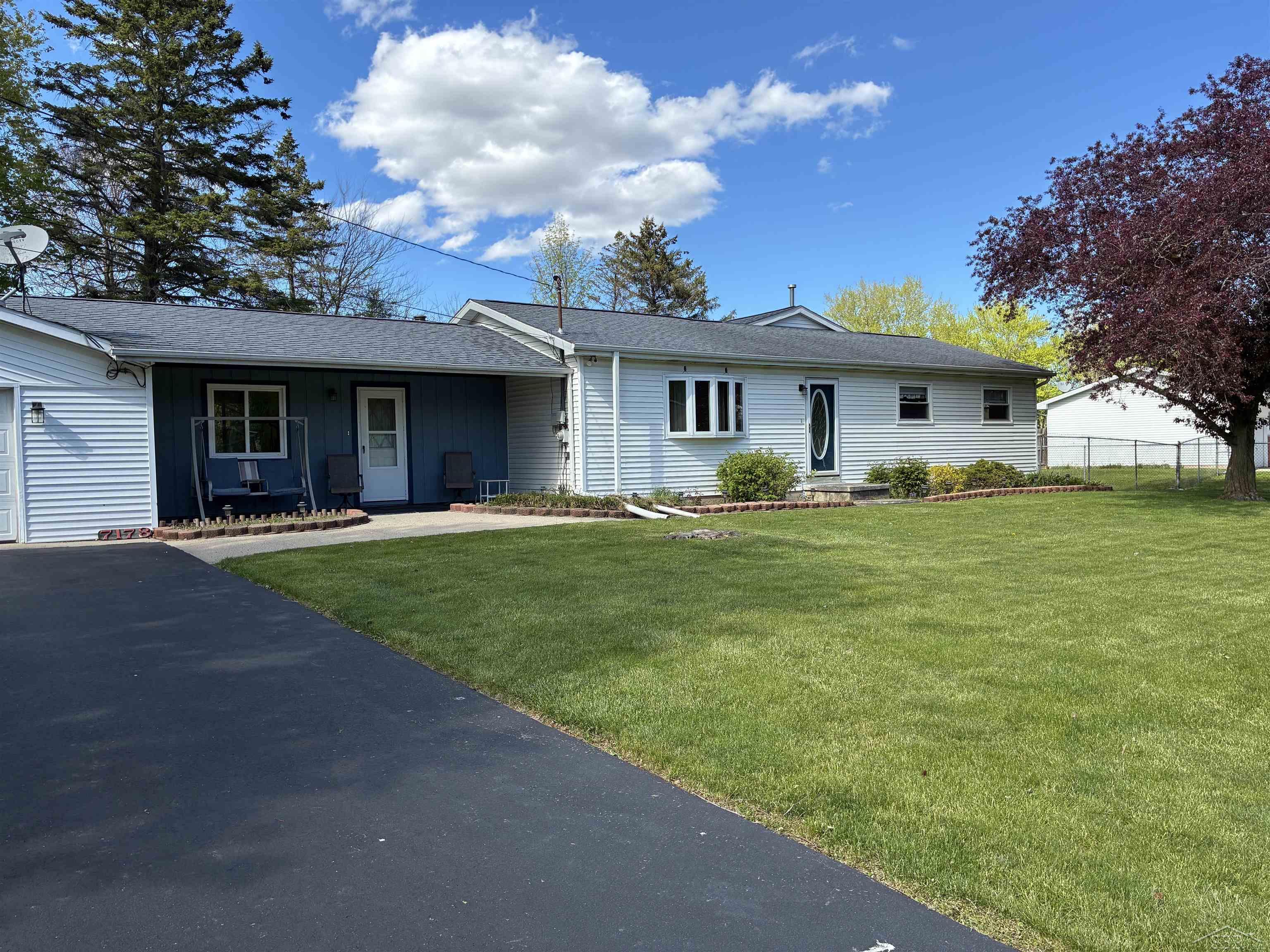 7178 London Drive Property Photo 4