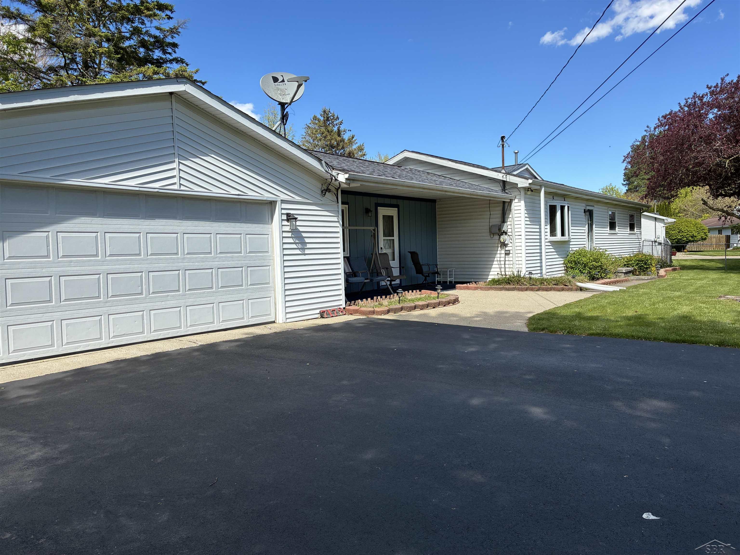 7178 London Drive Property Photo 5