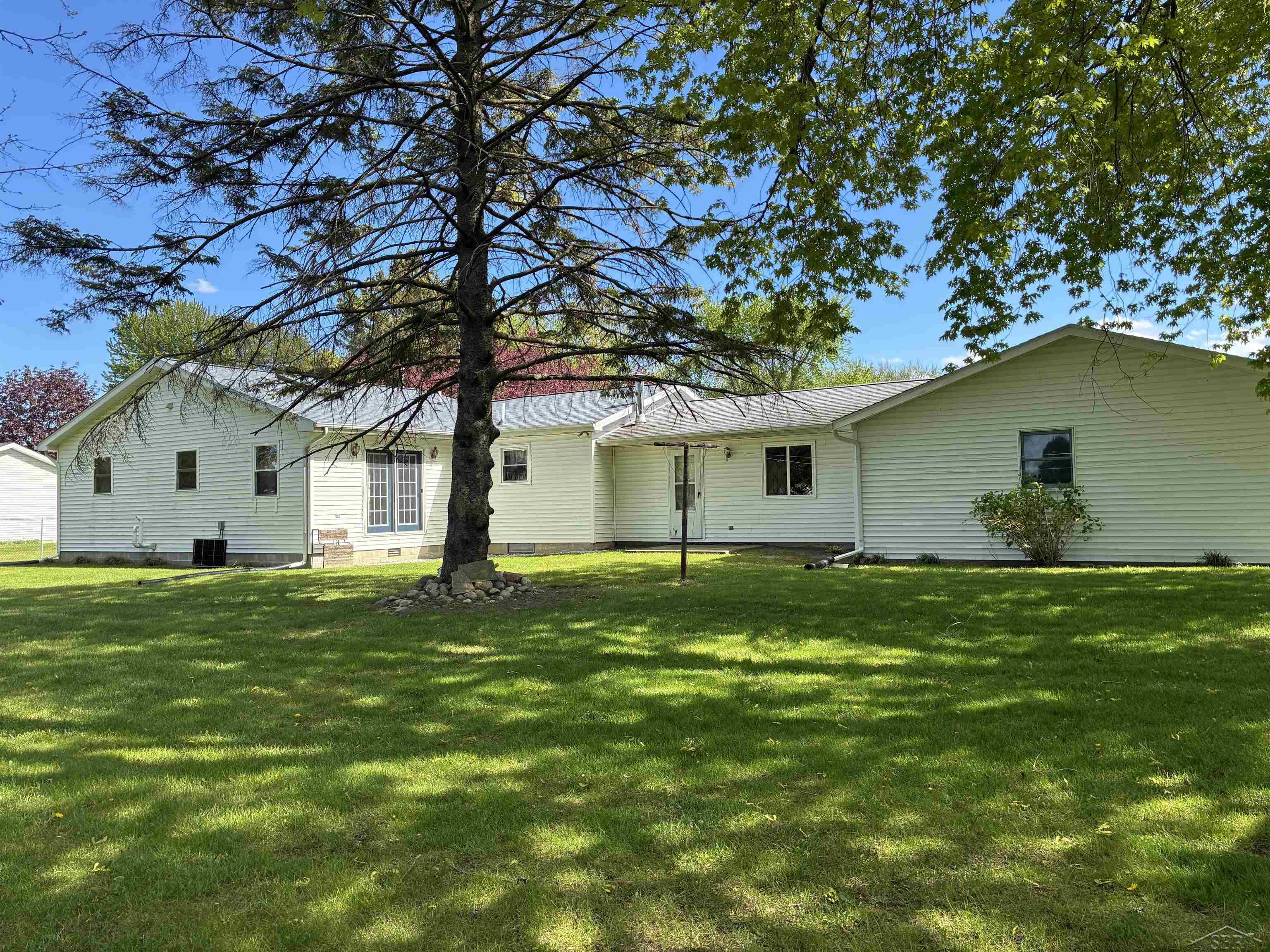 7178 London Drive Property Photo 7